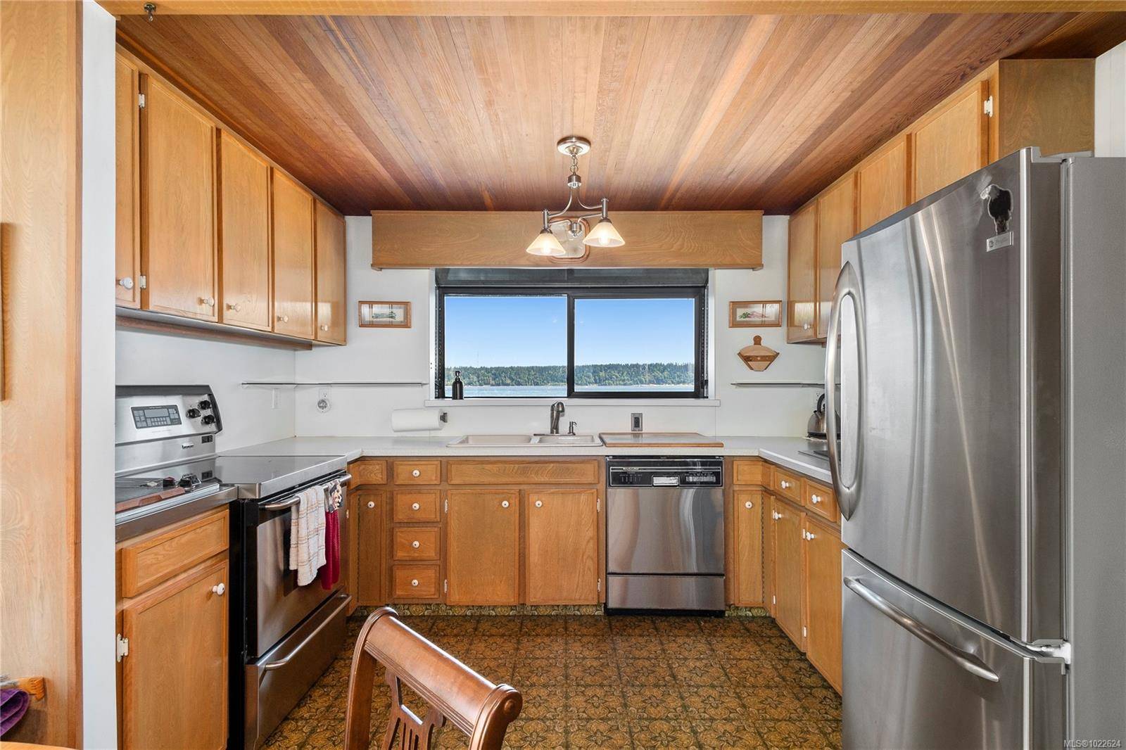 Campbell River, BC V9W 2B9,561 & 565 Island Hwy