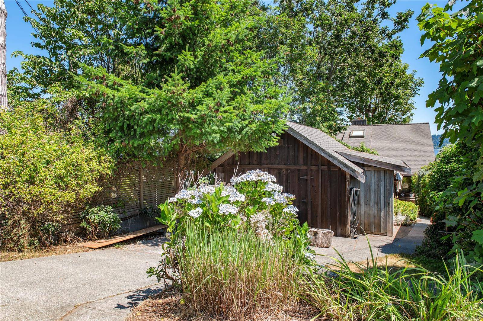 Campbell River, BC V9W 2B9,561 & 565 Island Hwy