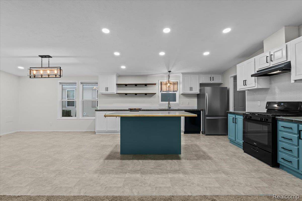 South Lyon, MI 48178,11214 Woodchester CT