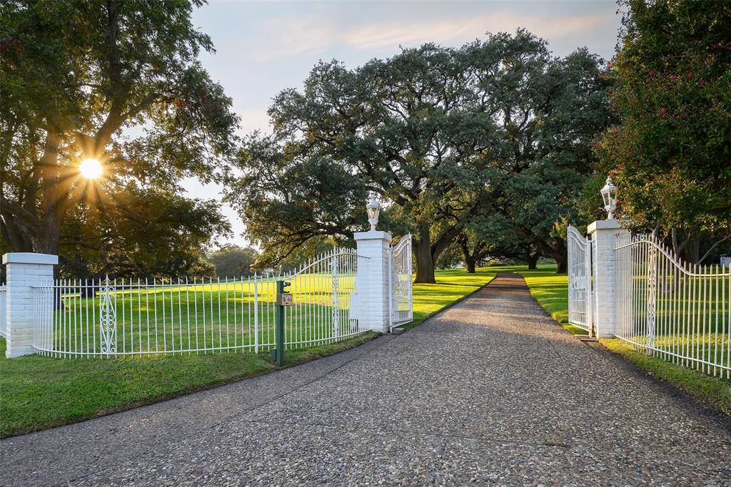 4009 W Lawther Drive, Dallas, TX 75214