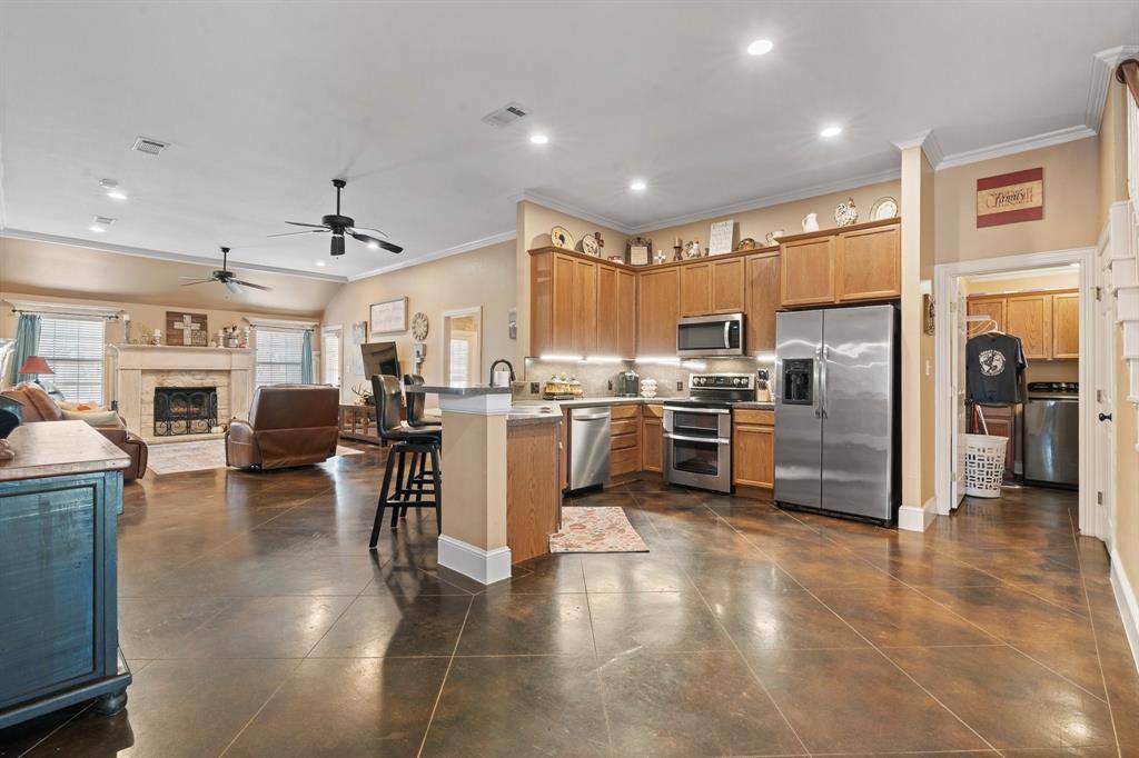 Burleson, TX 76028,2916 Shoreline Drive