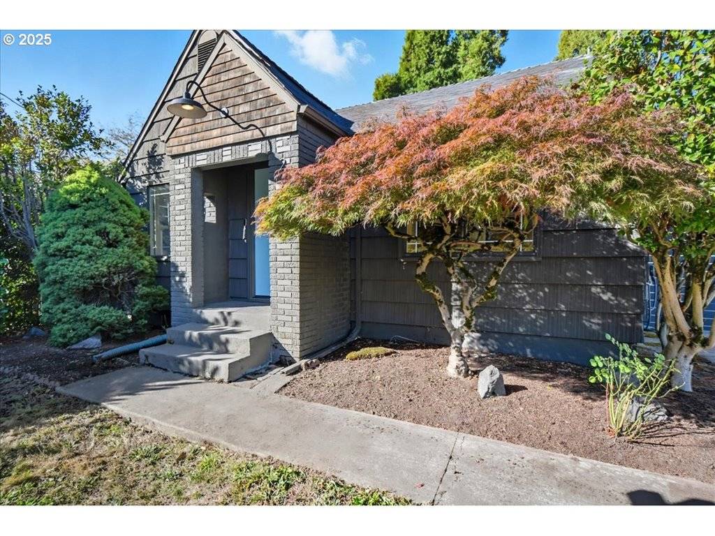 Portland, OR 97214,2325 SE CESAR E CHAVEZ BLVD