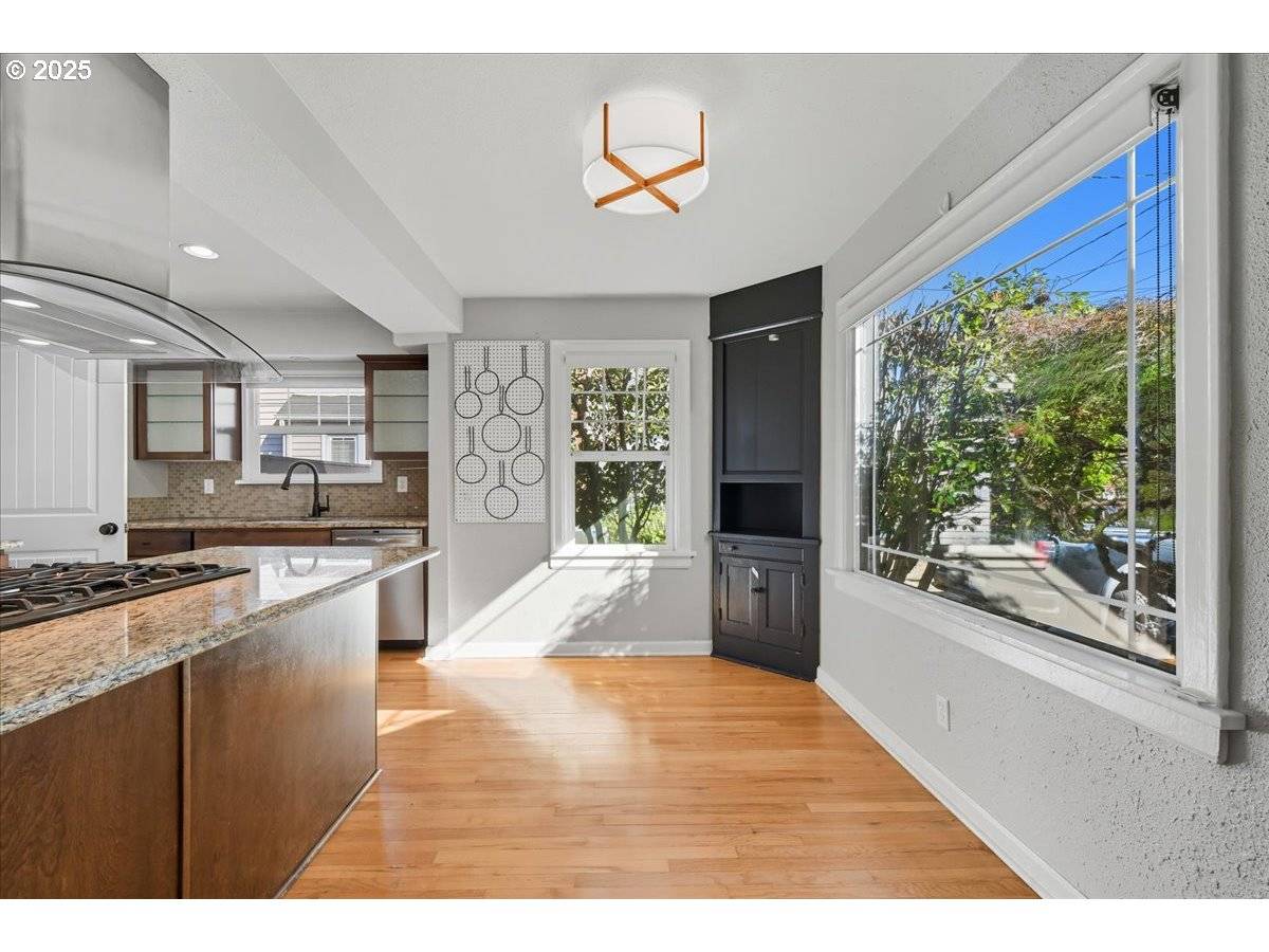 Portland, OR 97214,2325 SE CESAR E CHAVEZ BLVD