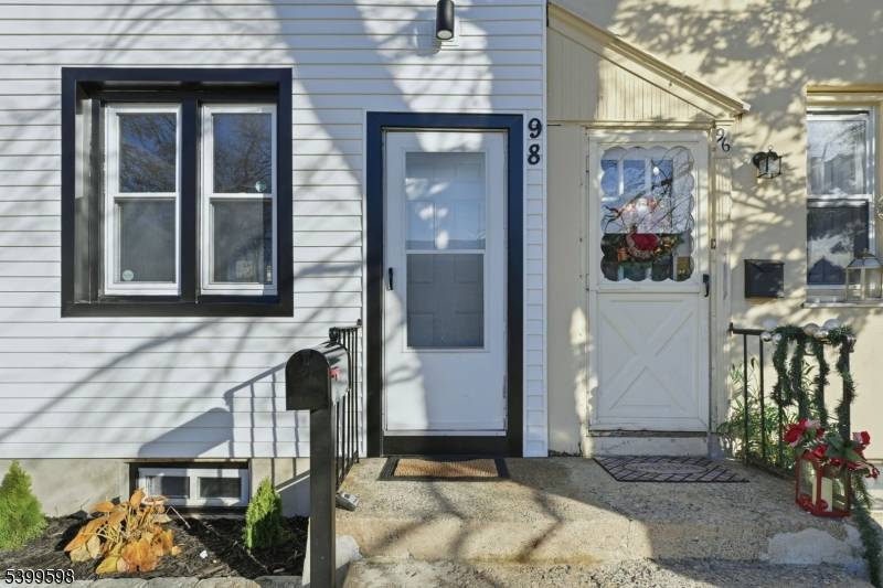 Dover Town, NJ 07801,98 Baker St