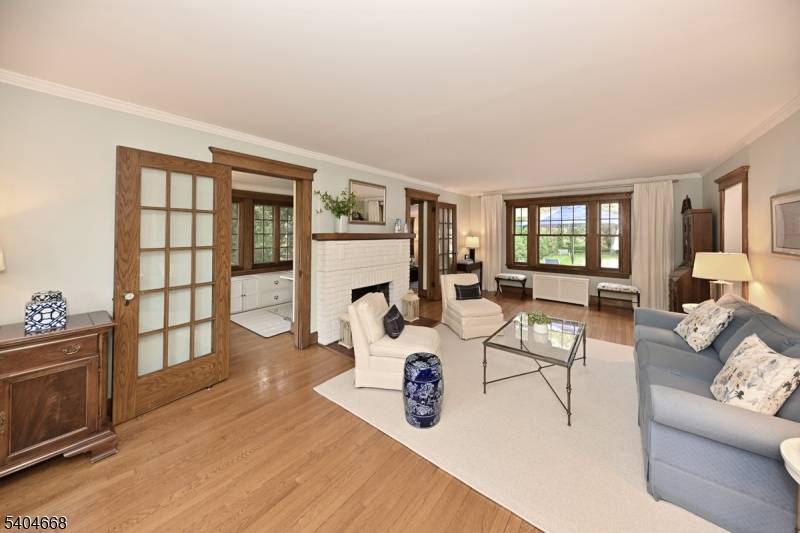 Glen Rock Boro, NJ 07452,18 Tonawanda Rd