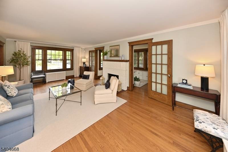 Glen Rock Boro, NJ 07452,18 Tonawanda Rd