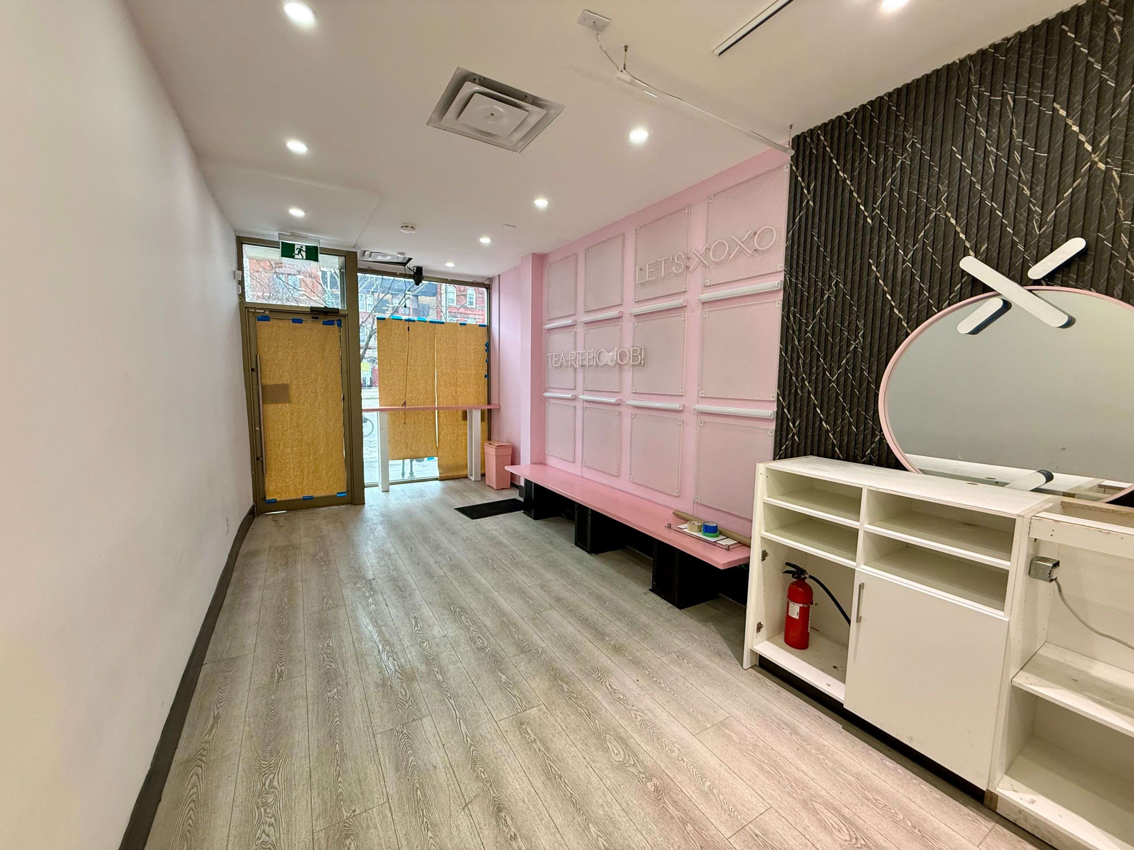 Toronto C01, ON M5T 2G6,393 Spadina AVE #main