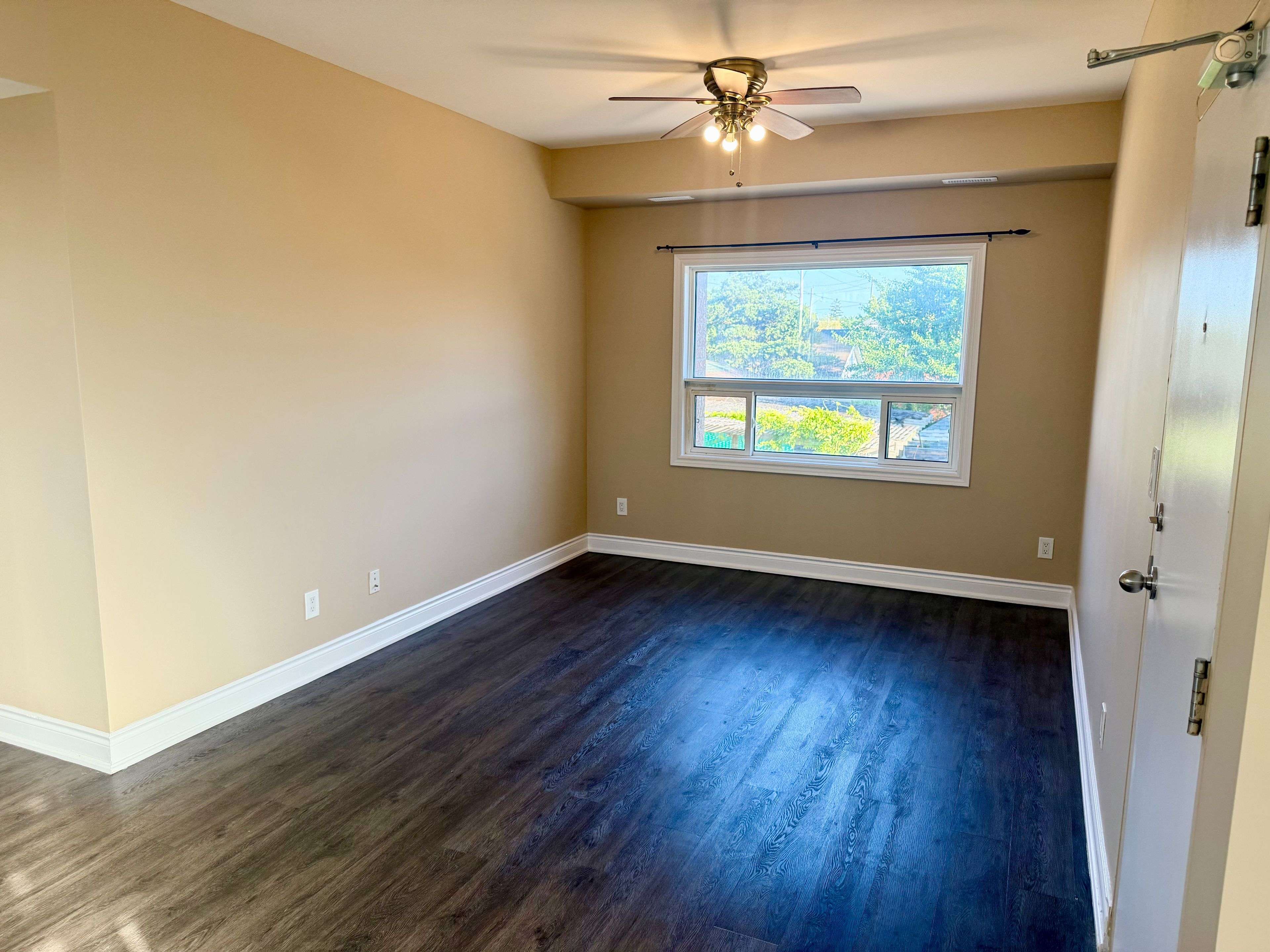 Oshawa, ON L1H 4T6,750 Albert ST #2