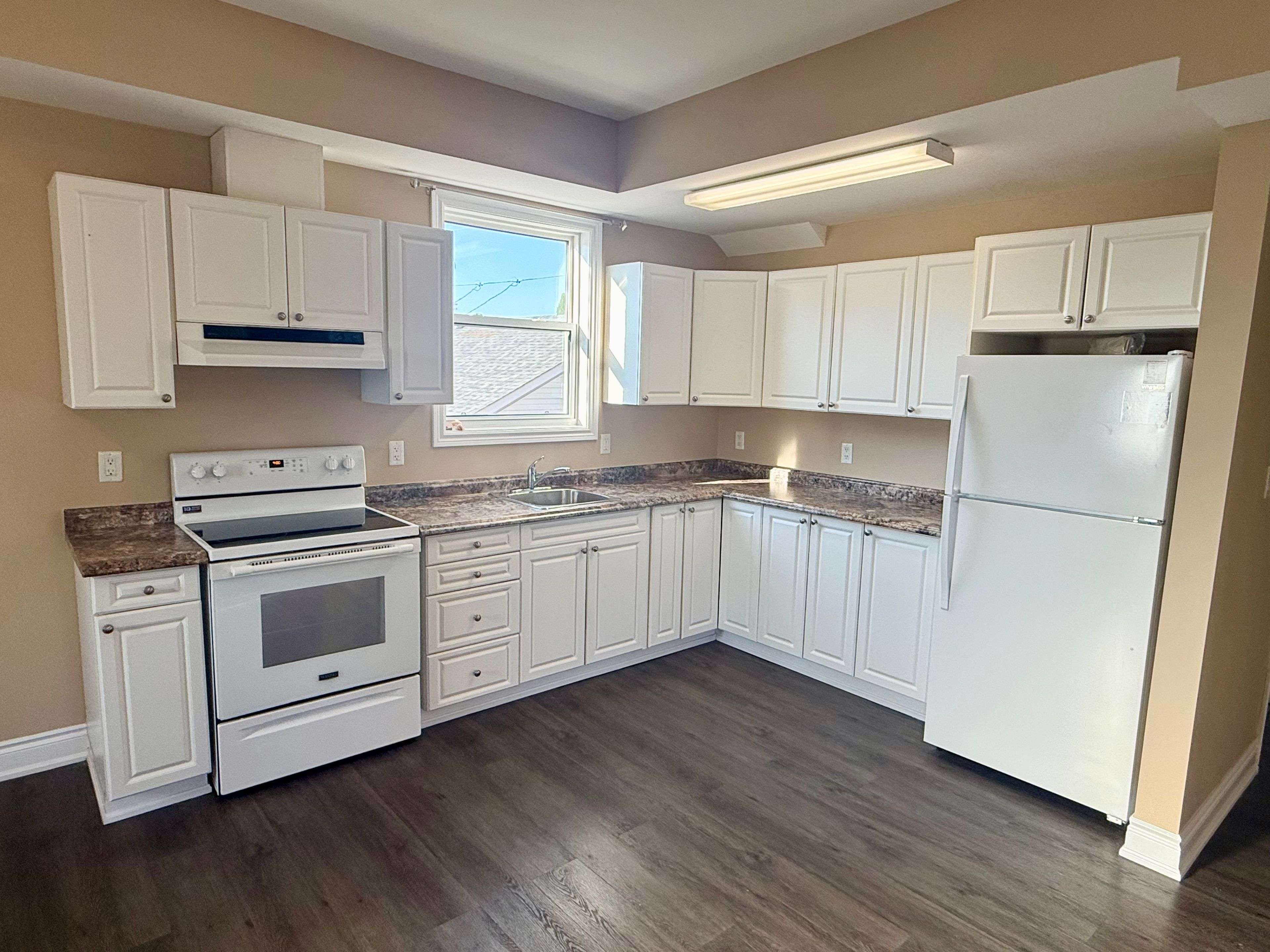 Oshawa, ON L1H 4T6,750 Albert ST #2