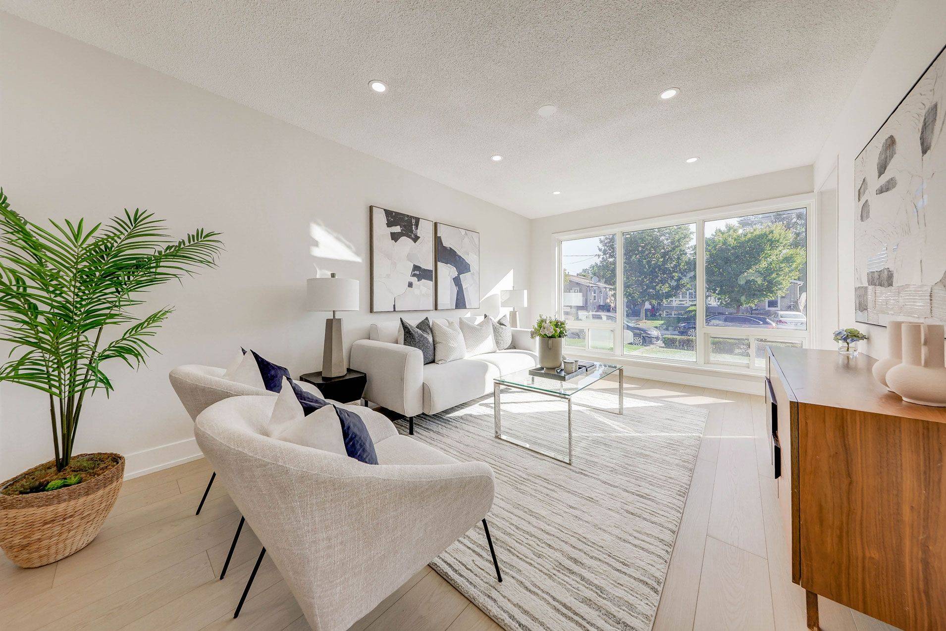 Toronto E04, ON M1K 3H8,214 Linden AVE #Main