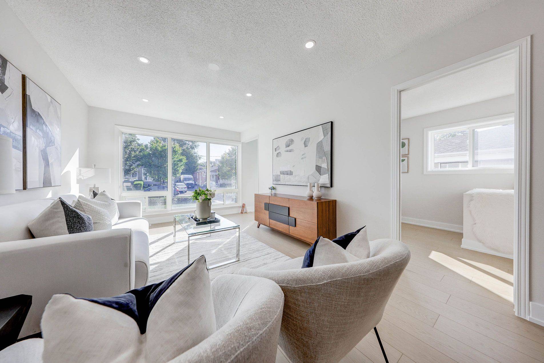 Toronto E04, ON M1K 3H8,214 Linden AVE #Main