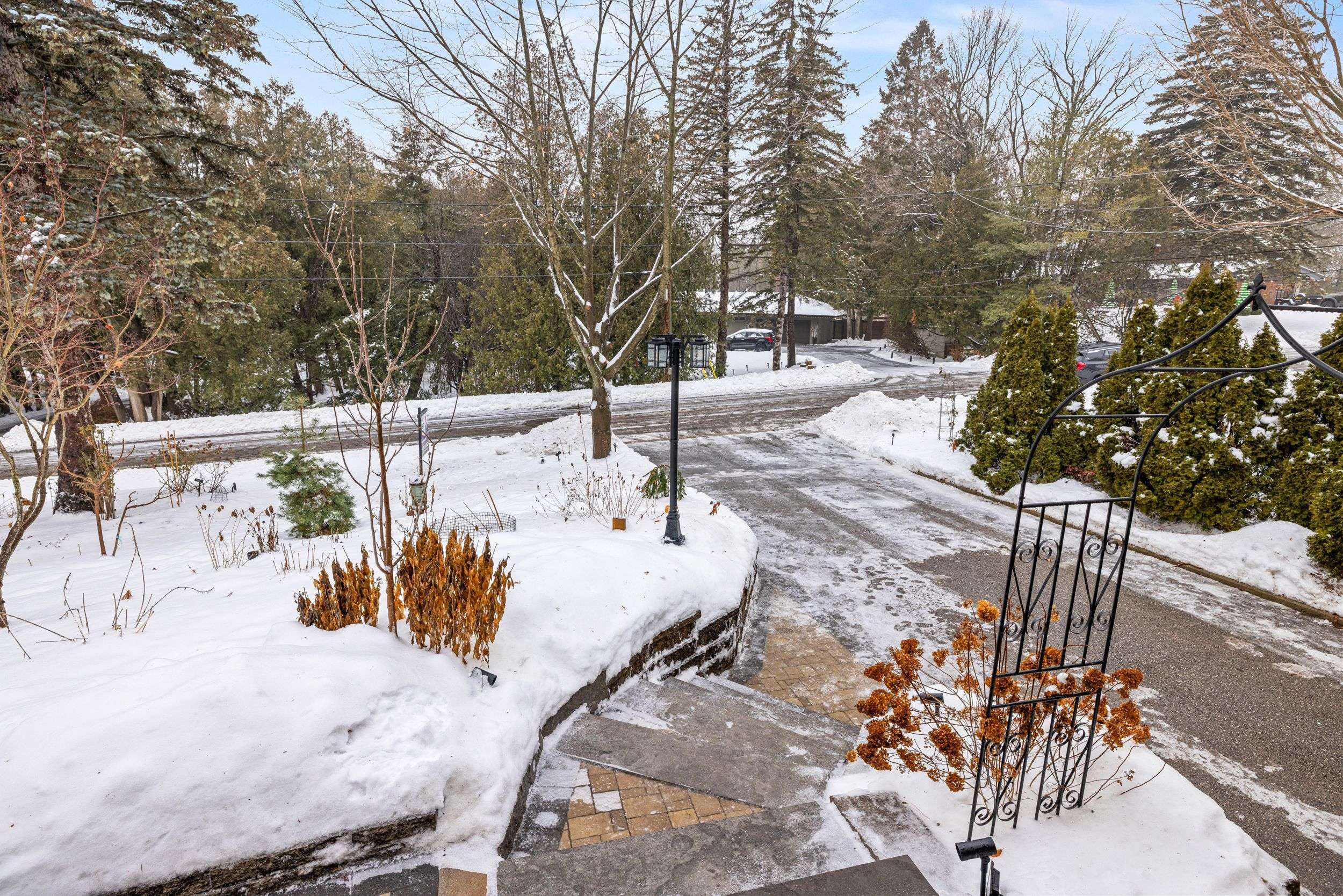 Oshawa, ON L1G 3B1,230 Glenwood CRES