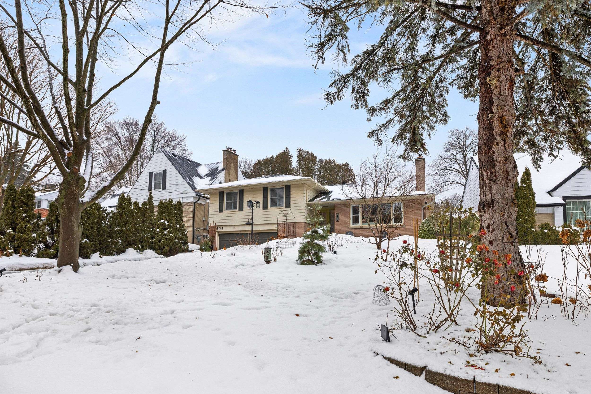 Oshawa, ON L1G 3B1,230 Glenwood CRES