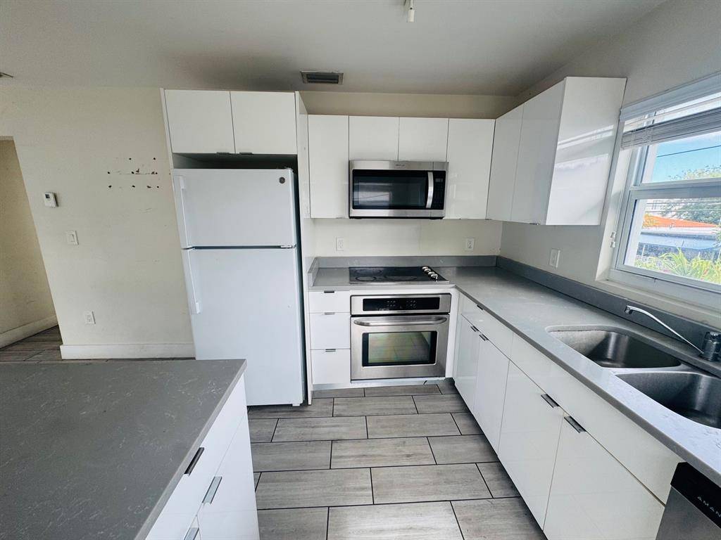 Miami Beach, FL 33141,7910 Abbott Ave #2