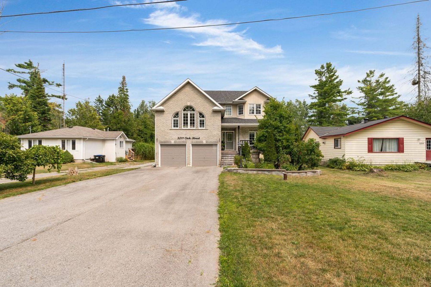 Innisfil, ON L9S 2K3,3211 Oak ST