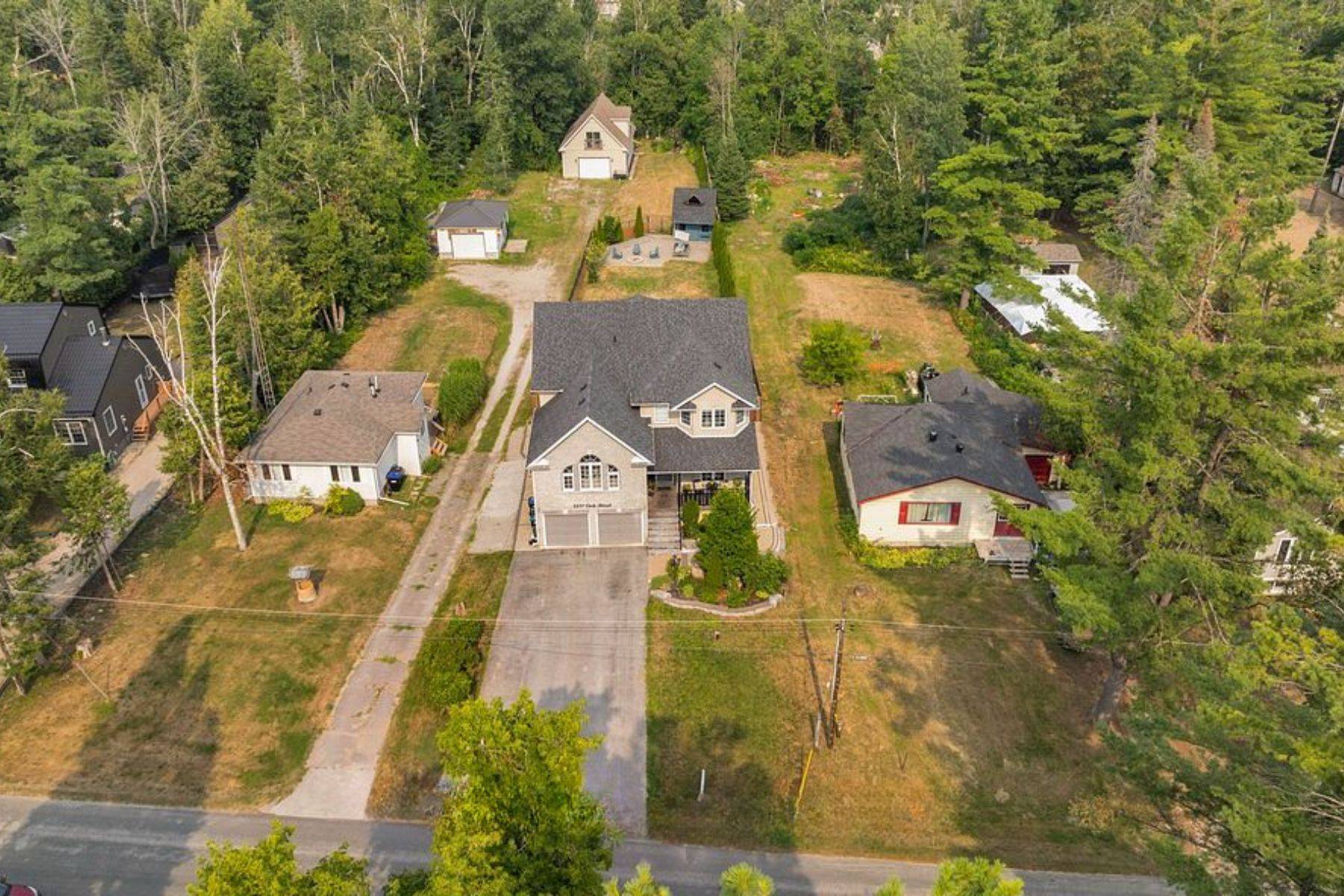 Innisfil, ON L9S 2K3,3211 Oak ST