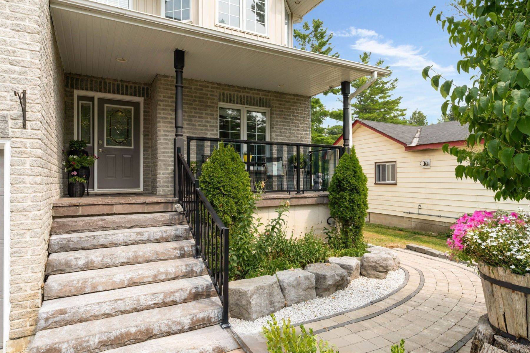 Innisfil, ON L9S 2K3,3211 Oak ST