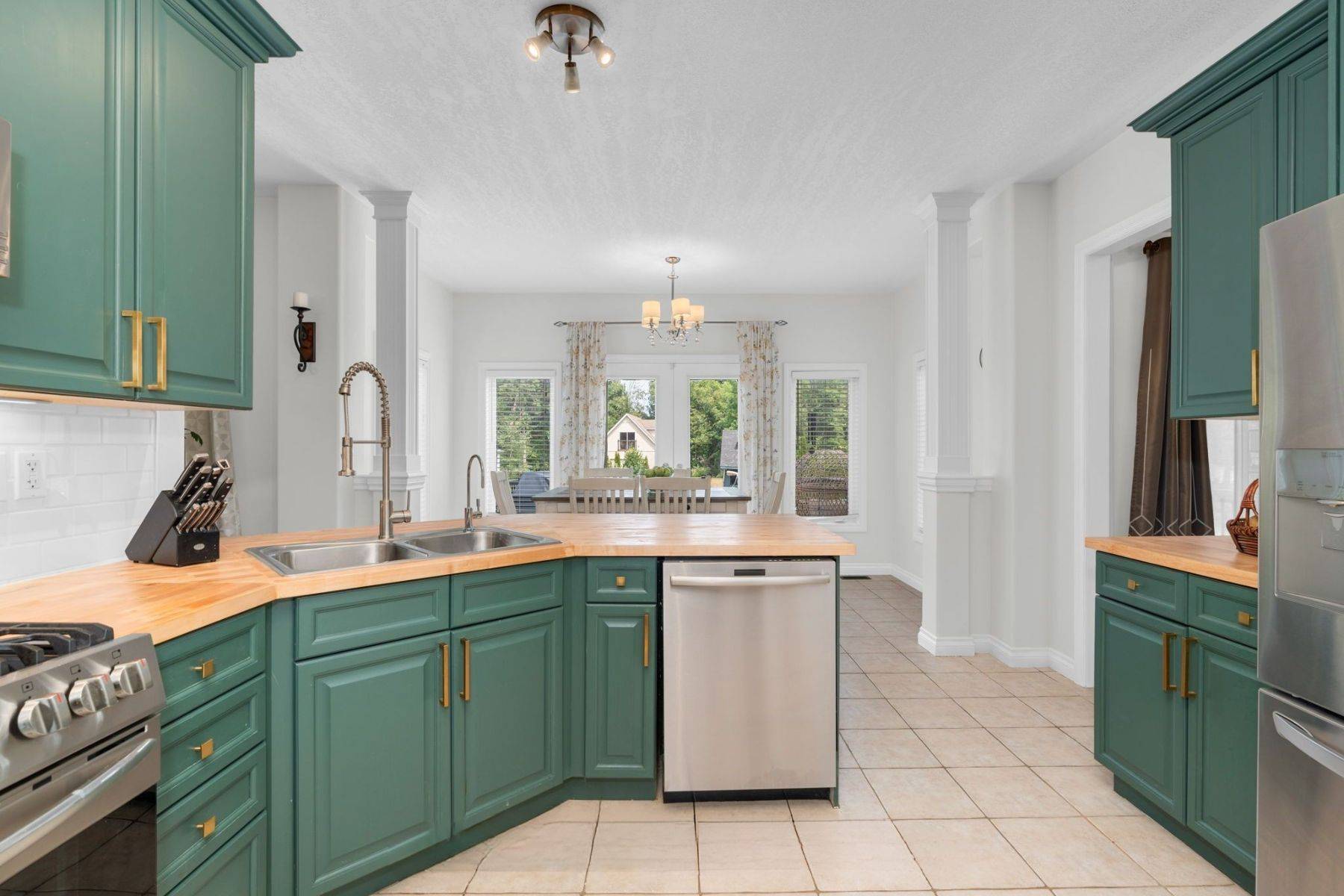 Innisfil, ON L9S 2K3,3211 Oak ST