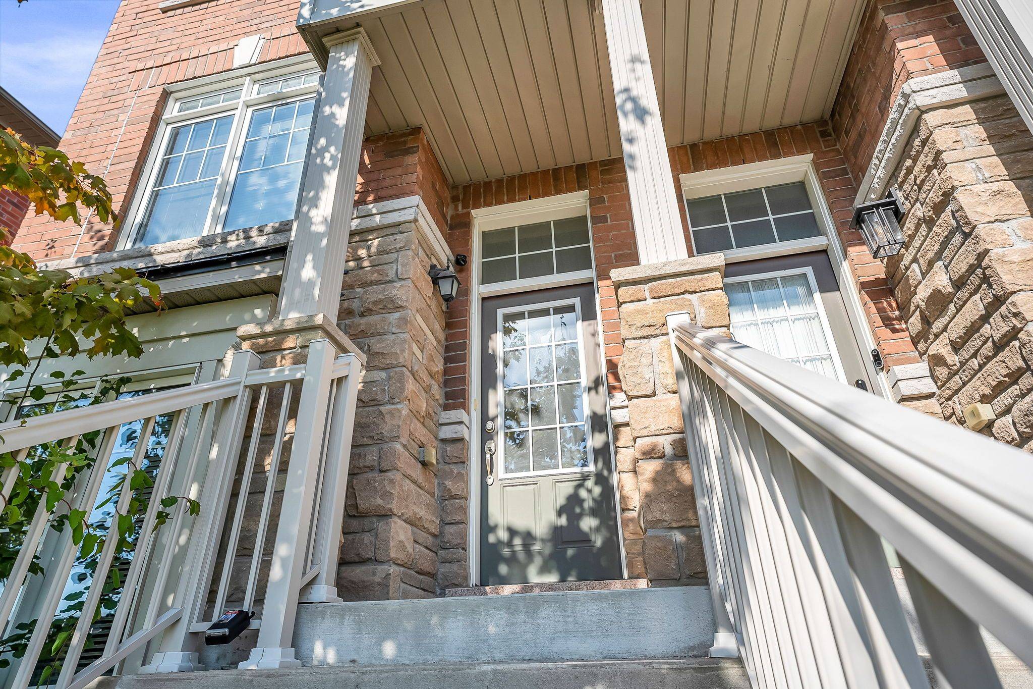 Markham, ON L6E 0T1,193 Dundas WAY