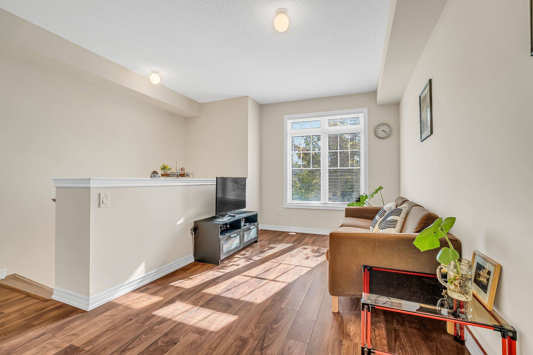 Markham, ON L6E 0T1,193 Dundas WAY