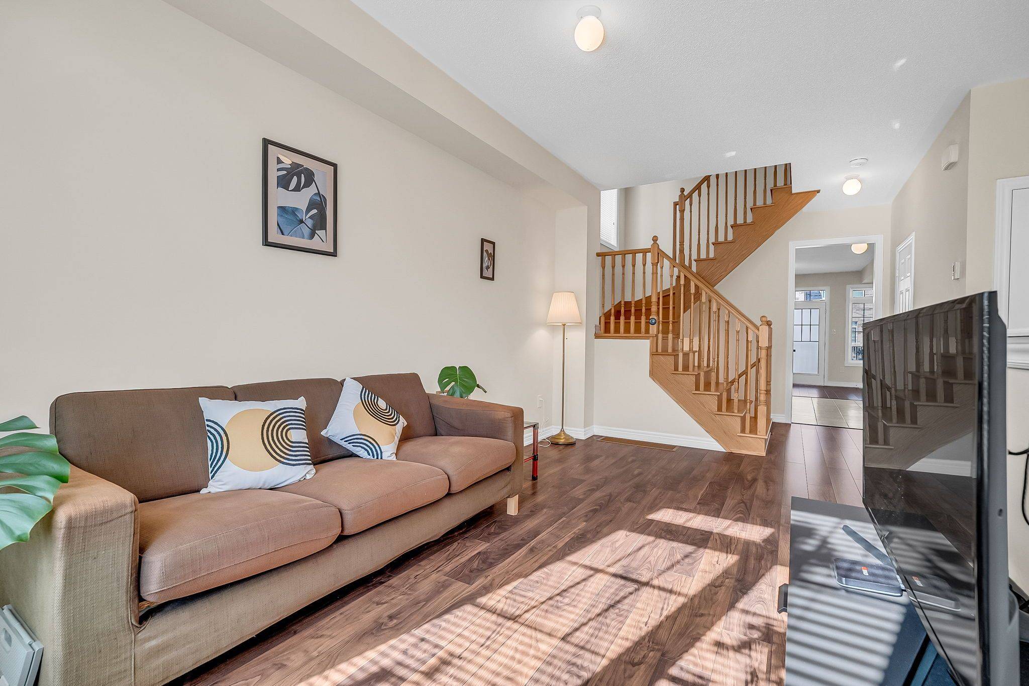 Markham, ON L6E 0T1,193 Dundas WAY