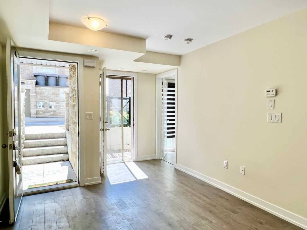 Markham, ON L6B 0A8,20 Westmeath LN #2309