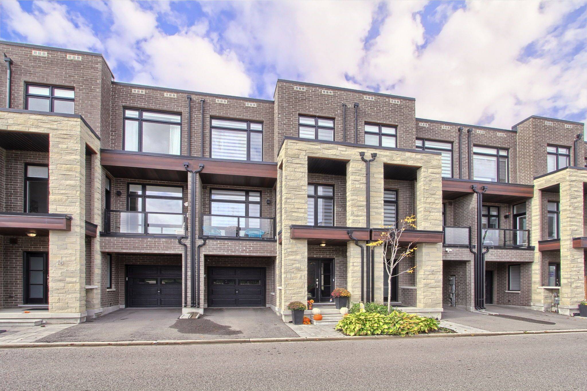 Vaughan, ON L4H 4R3,14 Pageant AVE