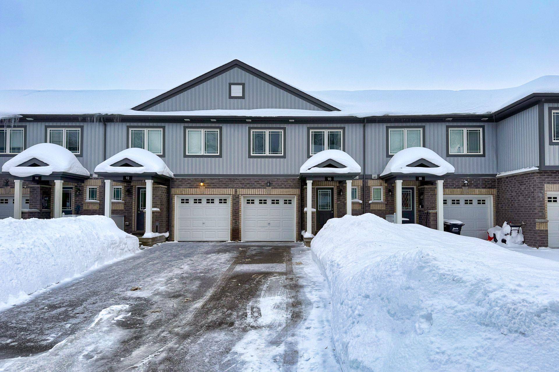 Barrie, ON L4N 3J1,90 Frank's WAY