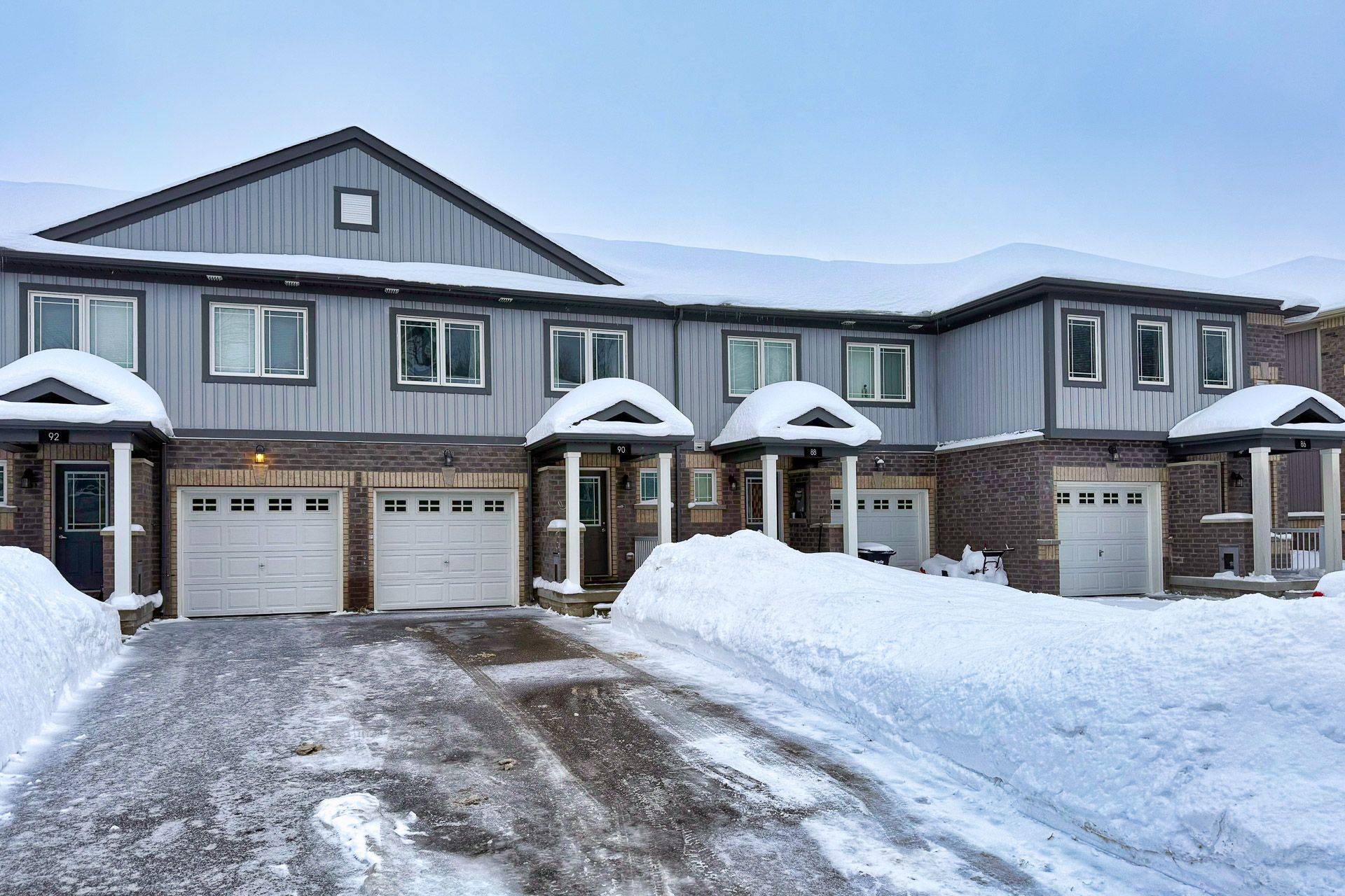 Barrie, ON L4N 3J1,90 Frank's WAY