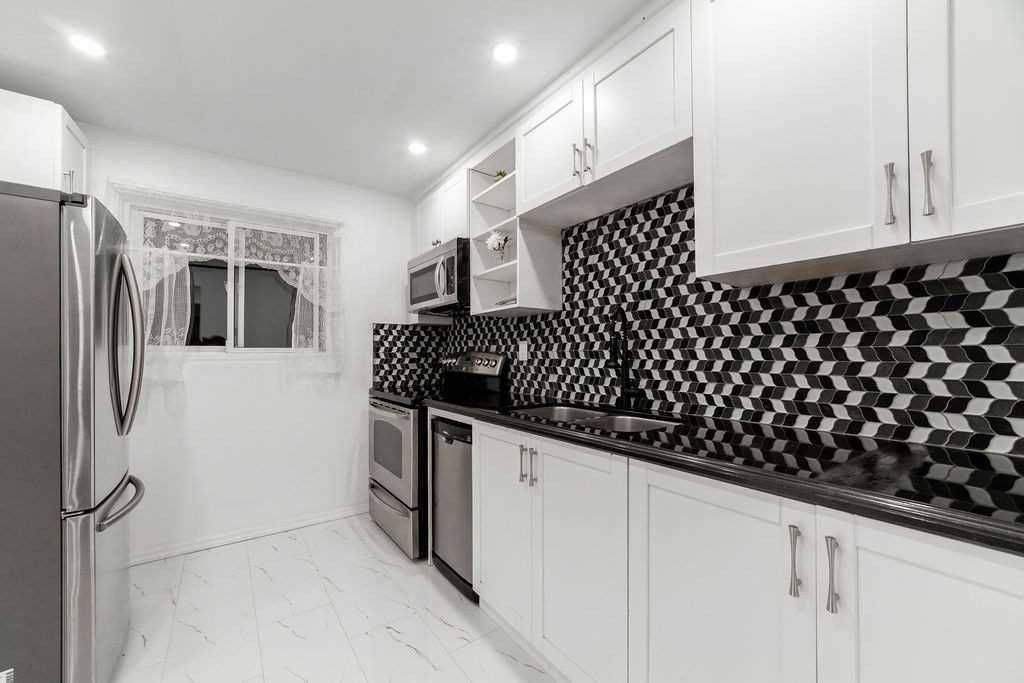 Mississauga, ON L5A 3N6,400 Mississauga Valley BLVD #76