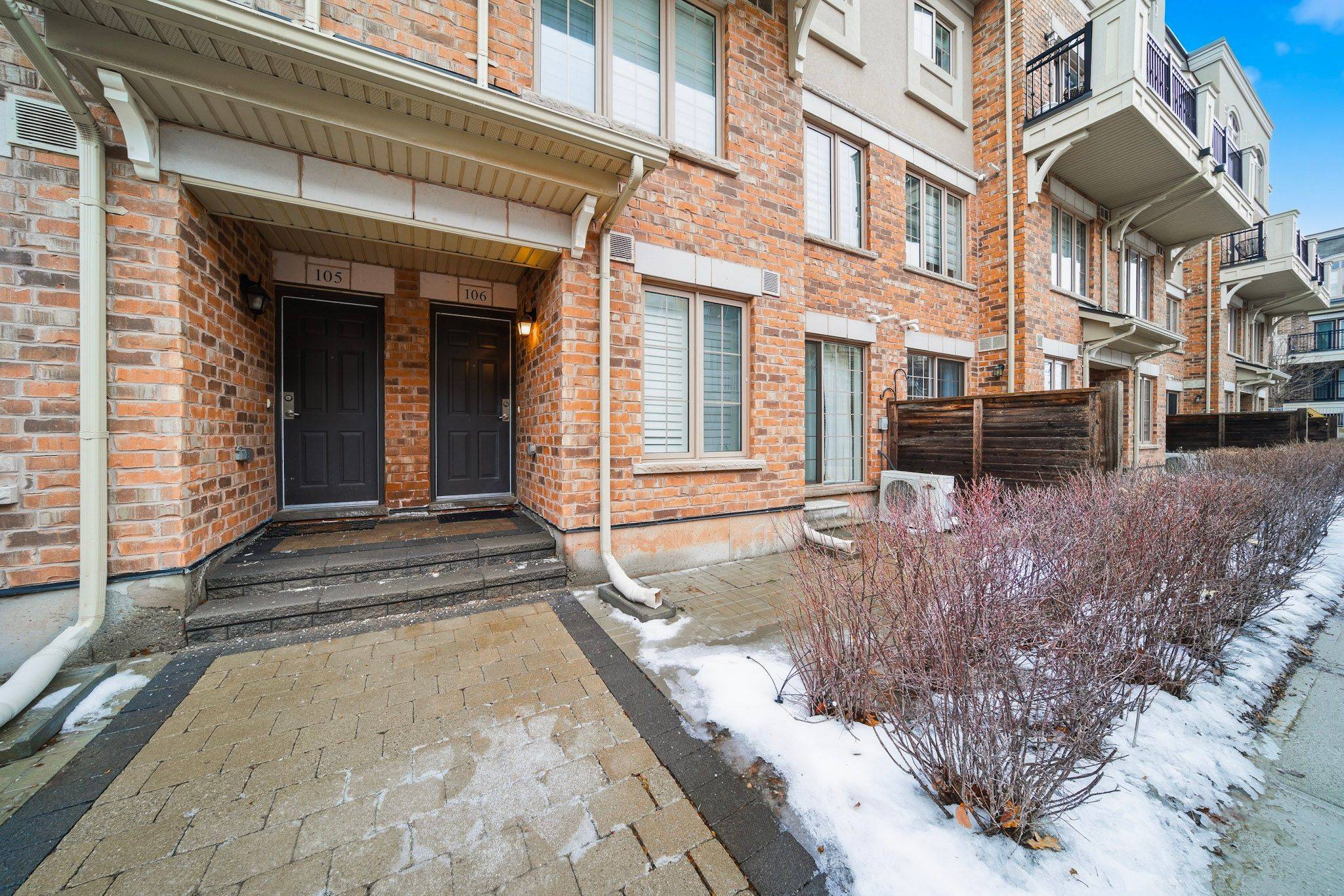 Oakville, ON L6M 0S4,2441 Greenwich DR #106