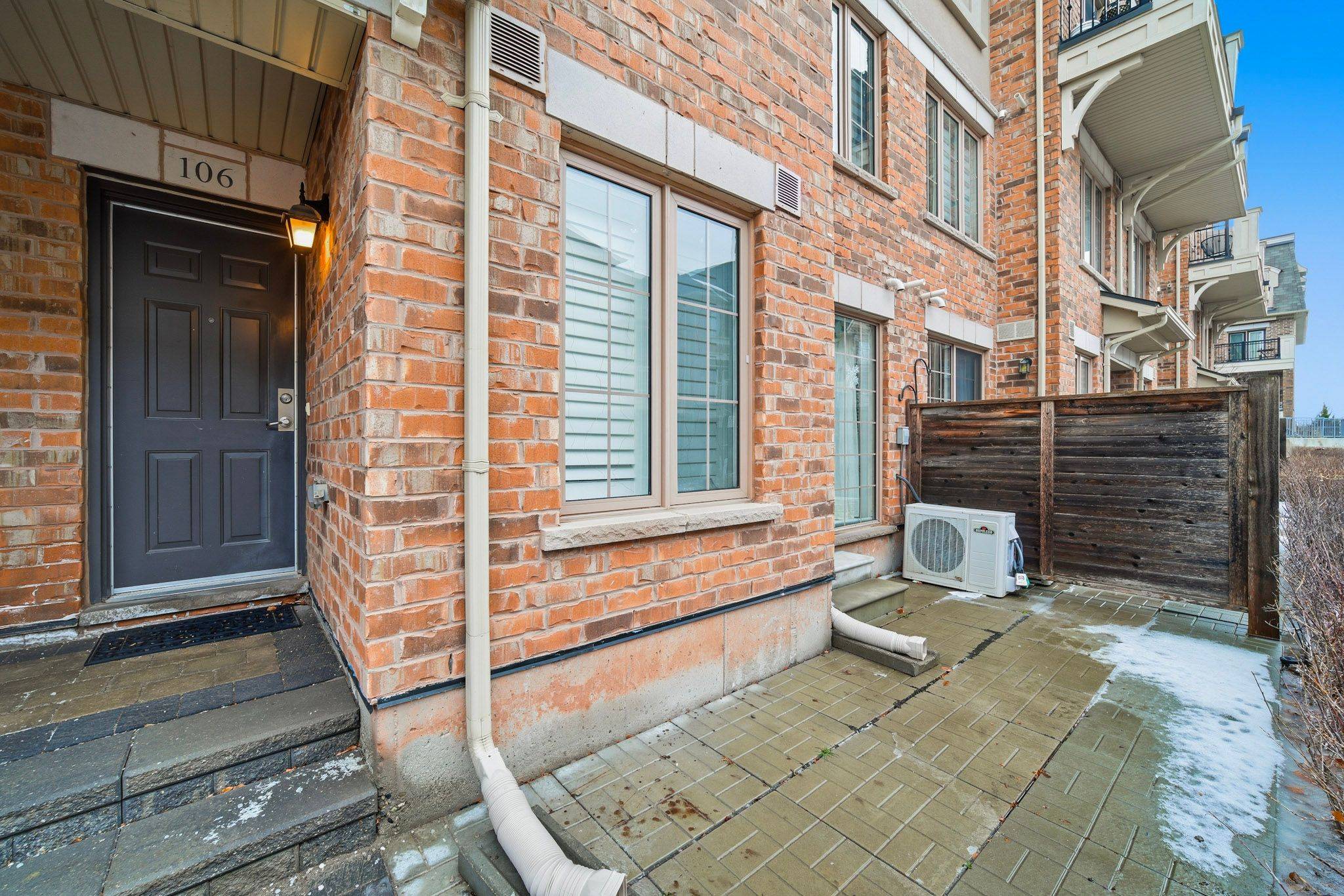 Oakville, ON L6M 0S4,2441 Greenwich DR #106