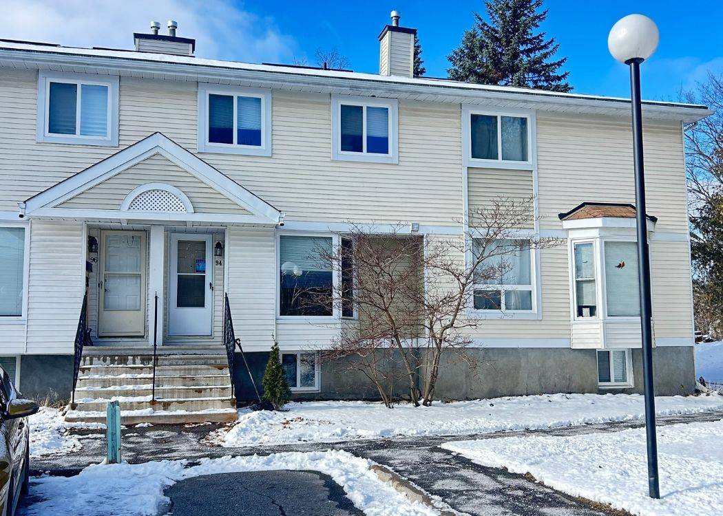Kanata, ON K2L 3V1,94 McDermot CT #13