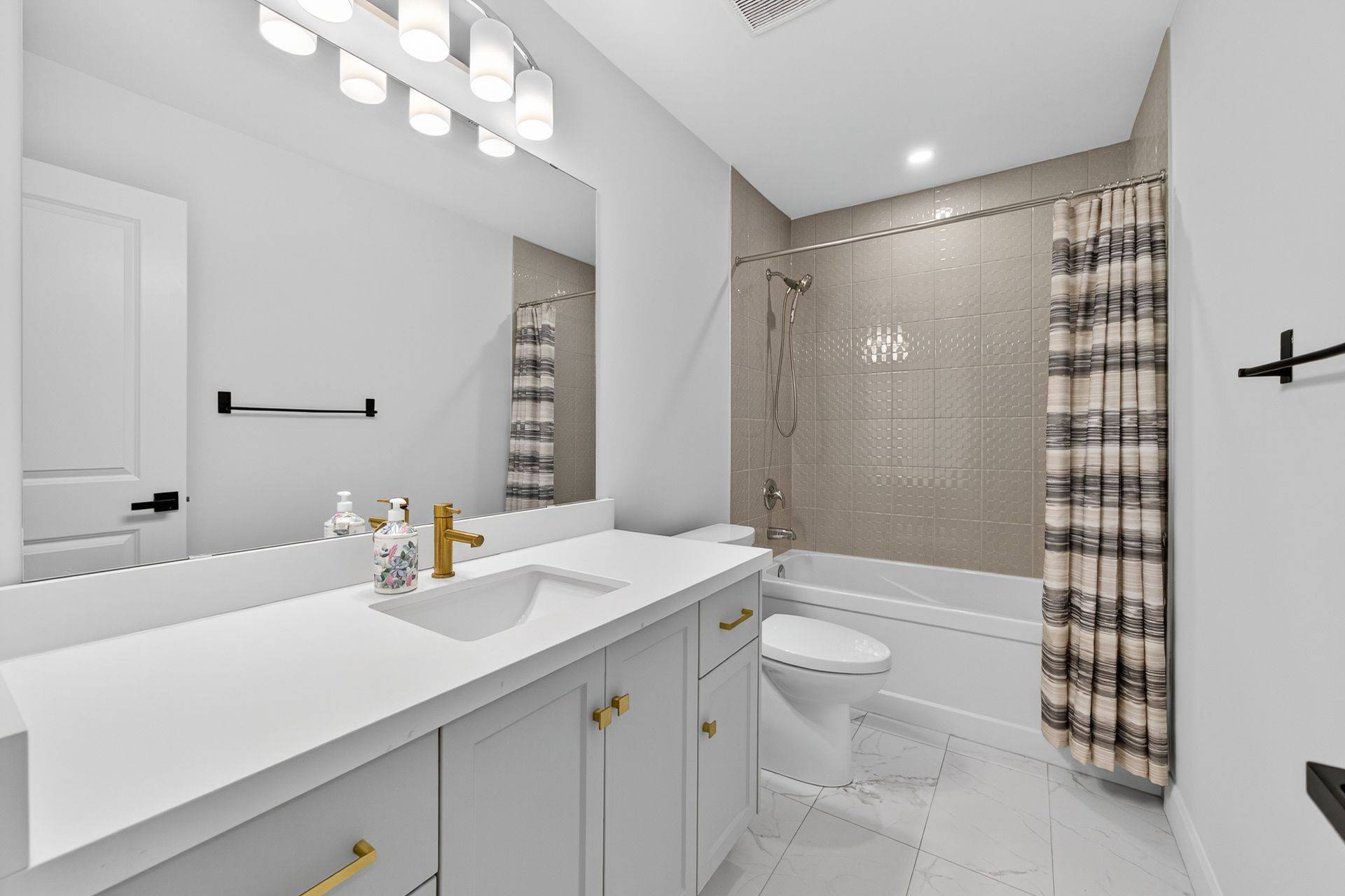 Hamilton, ON L9C 0E7,47 BENSLEY LN