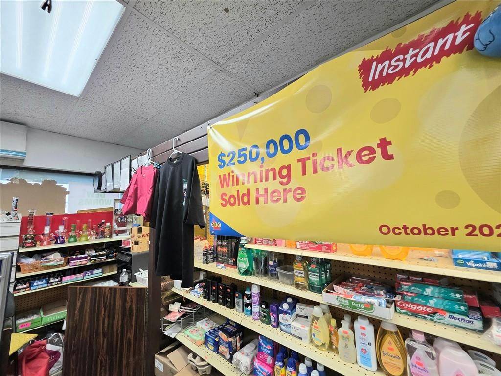 Brantford, ON N3R 1J2,177 Paris RD #6&7