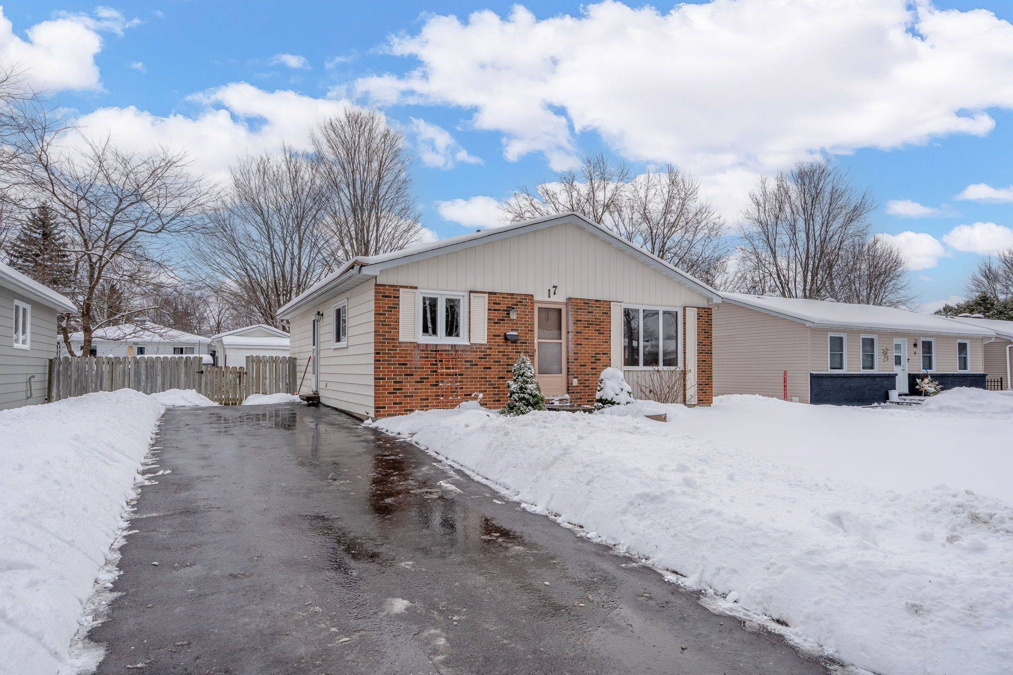 Kanata, ON K2L 1N3,17 Ballantrae WAY