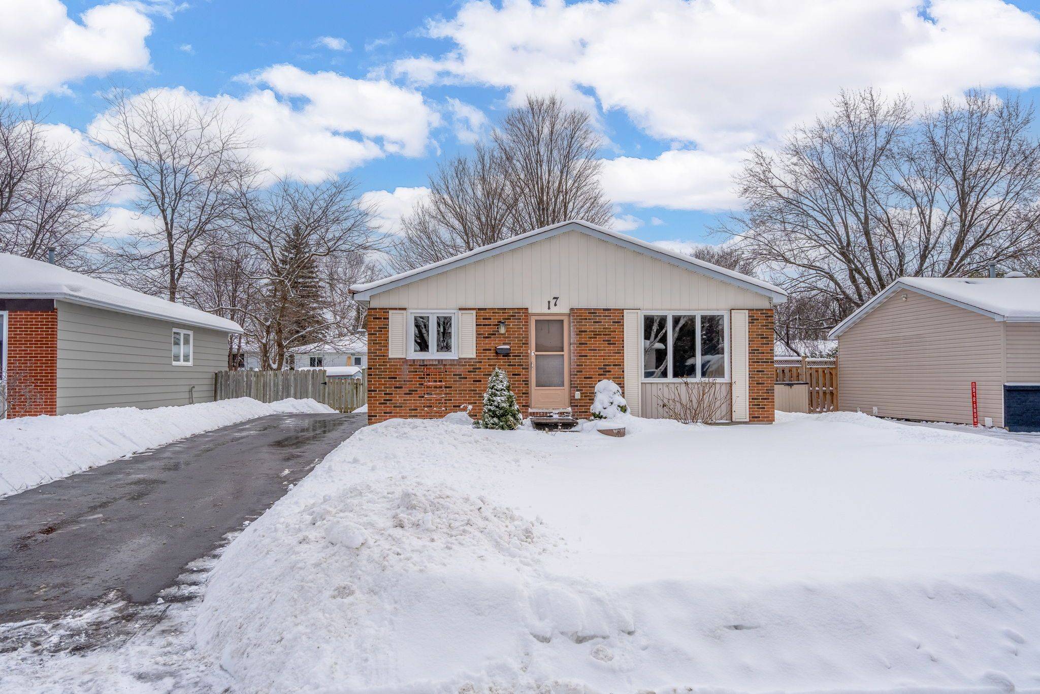 Kanata, ON K2L 1N3,17 Ballantrae WAY