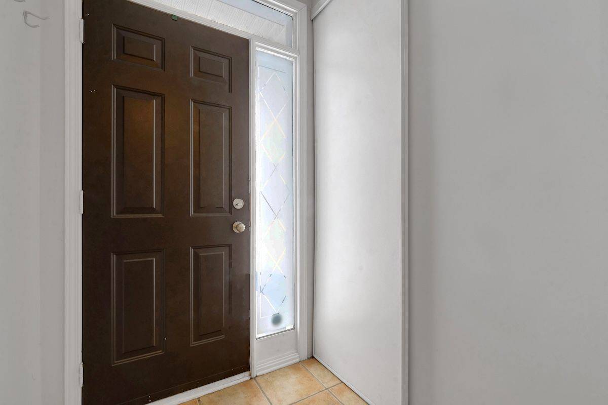 Billings Bridge - Riverside Park And Area, ON K1V 2B2,17 Glenhaven Private