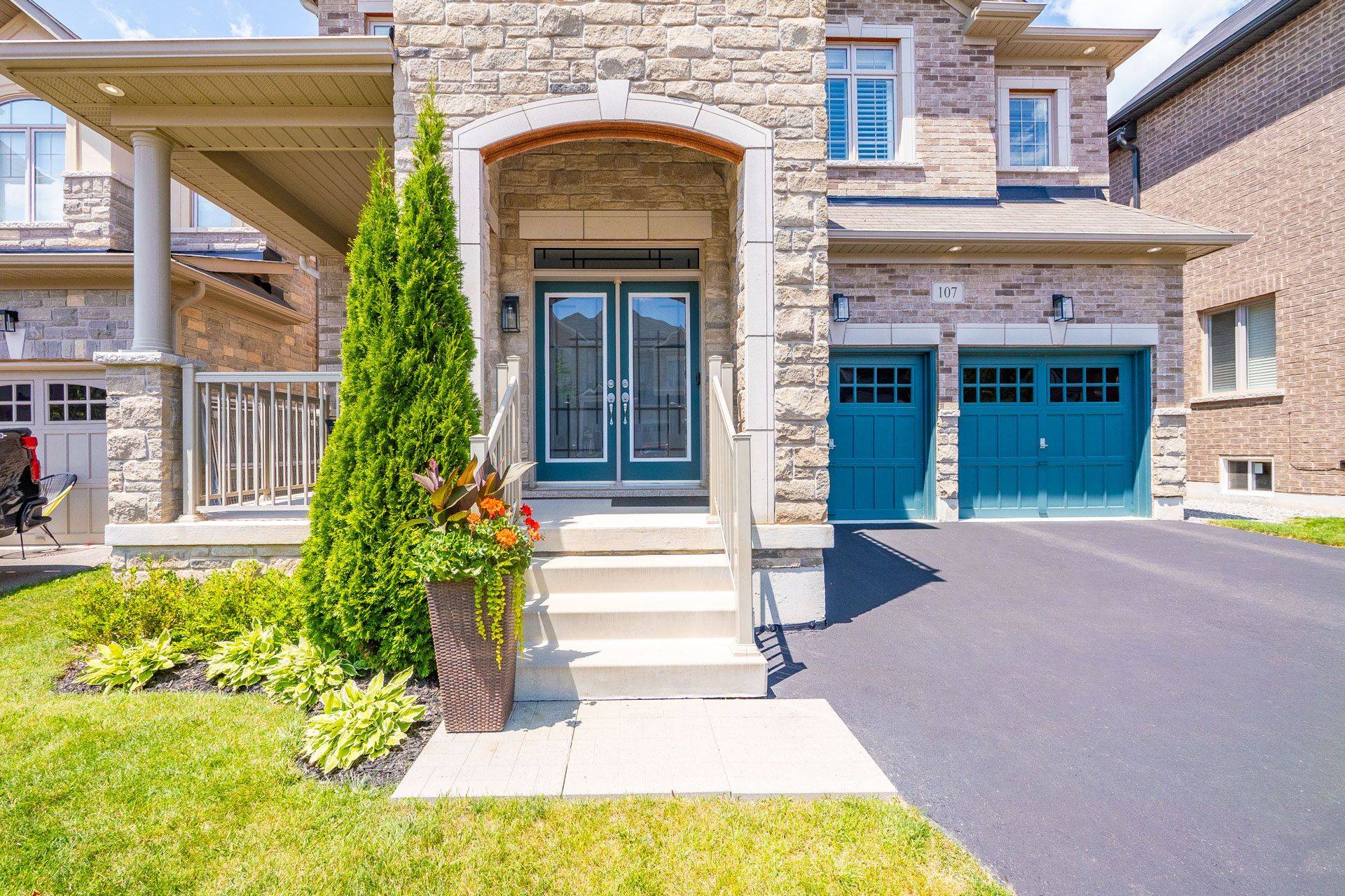 Hamilton, ON L8B 1W7,107 Avanti CRES