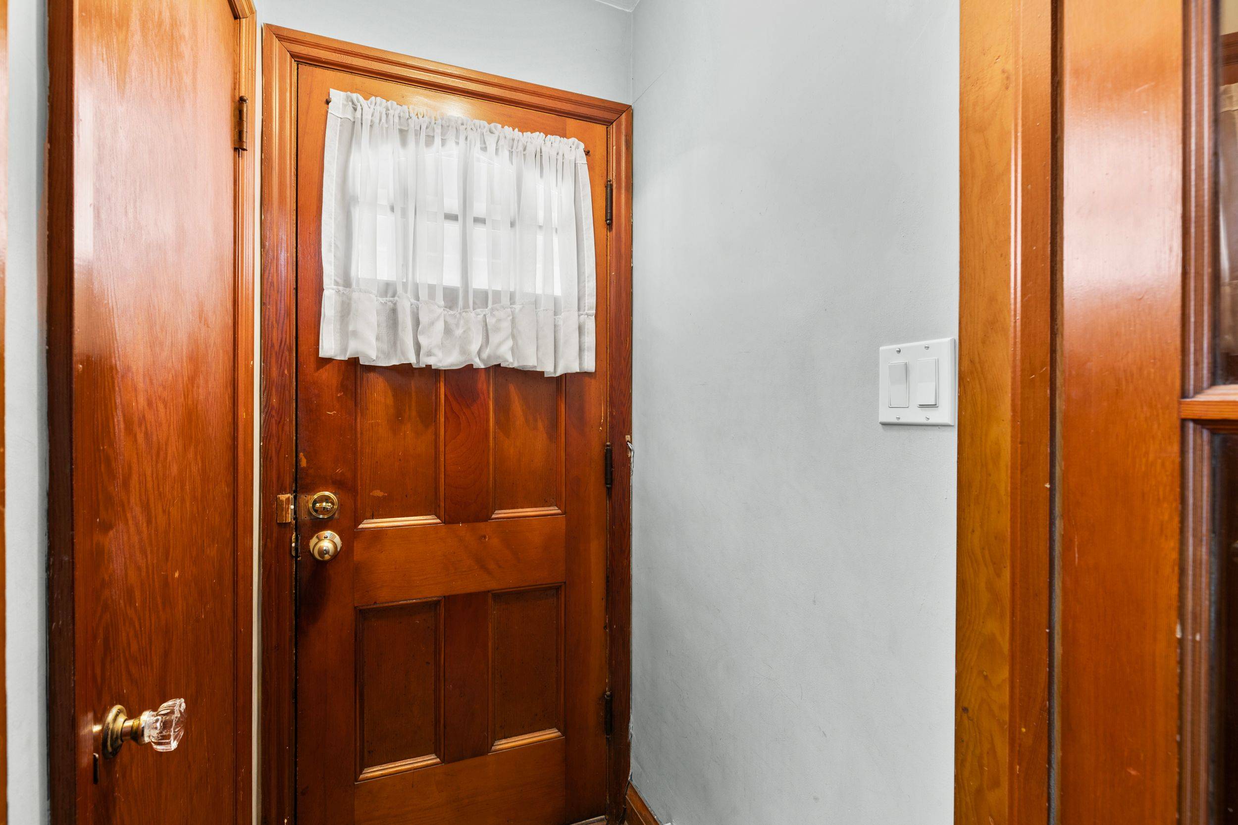 Niagara Falls, ON L2G 1J5,5692 North ST