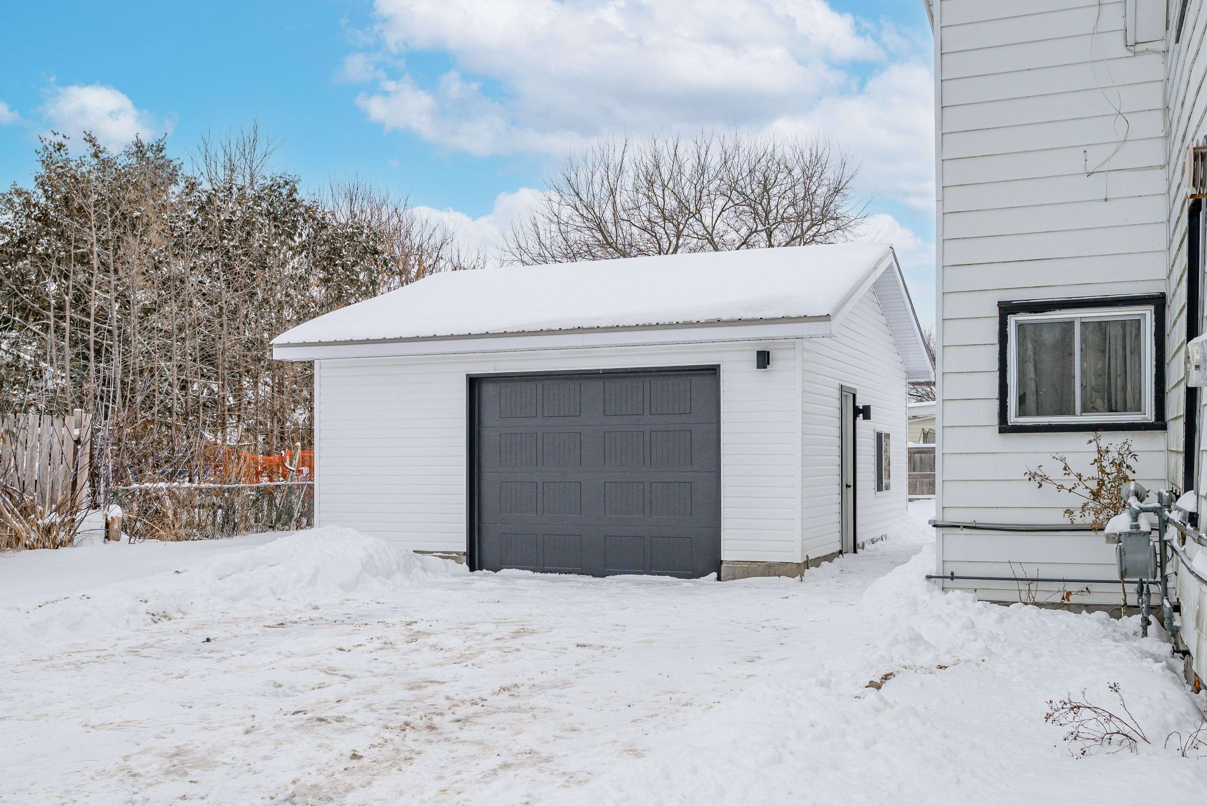 Tweed, ON K0K 3J0,411 Moira ST W