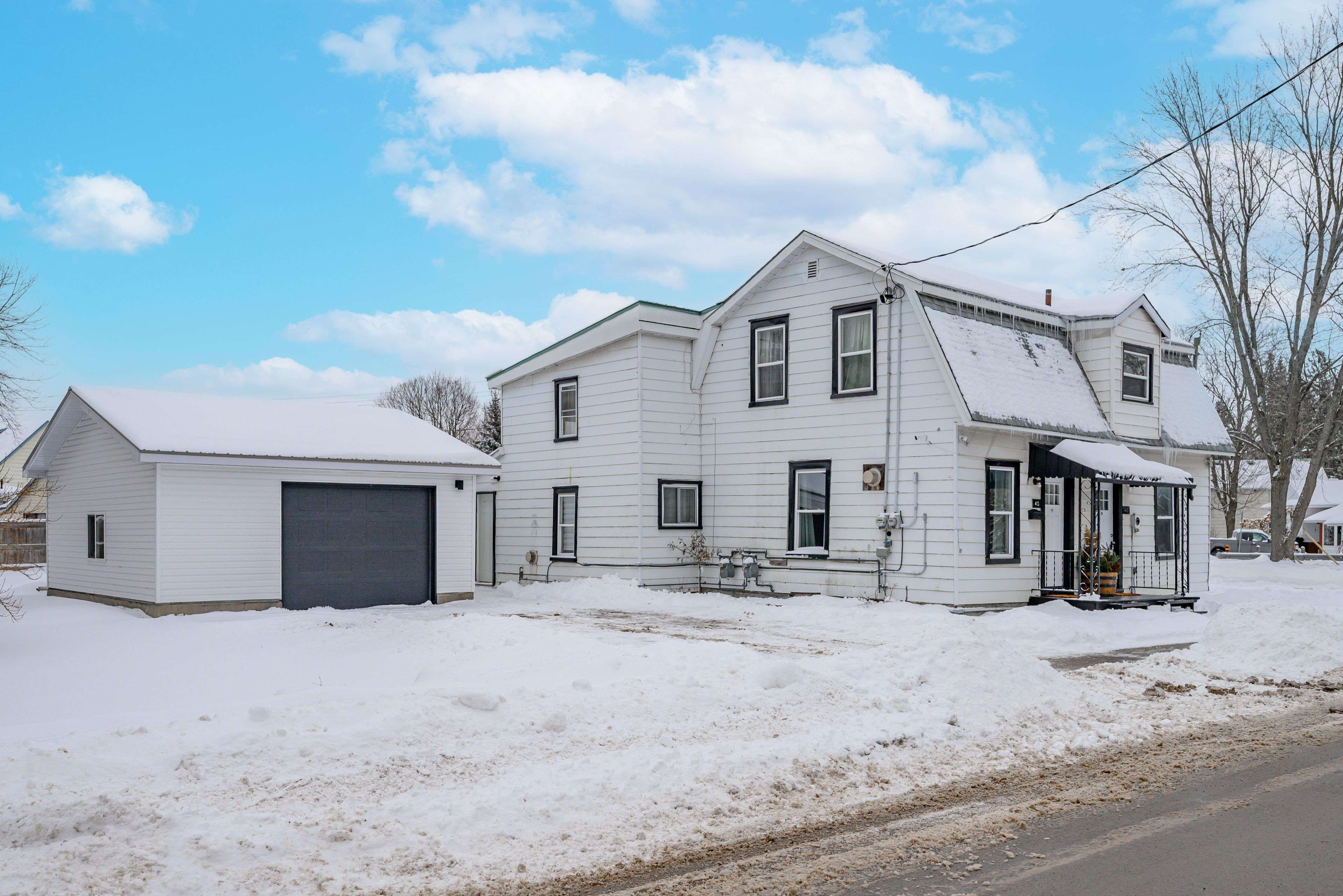 Tweed, ON K0K 3J0,411 Moira ST W