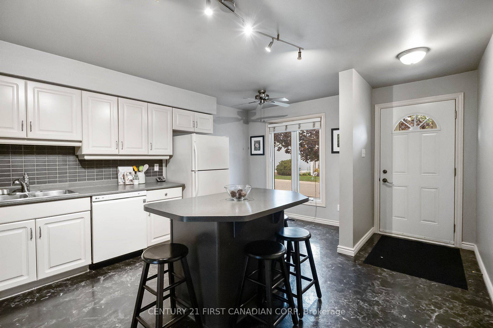 London South, ON N6J 4X4,120 Centre ST #85