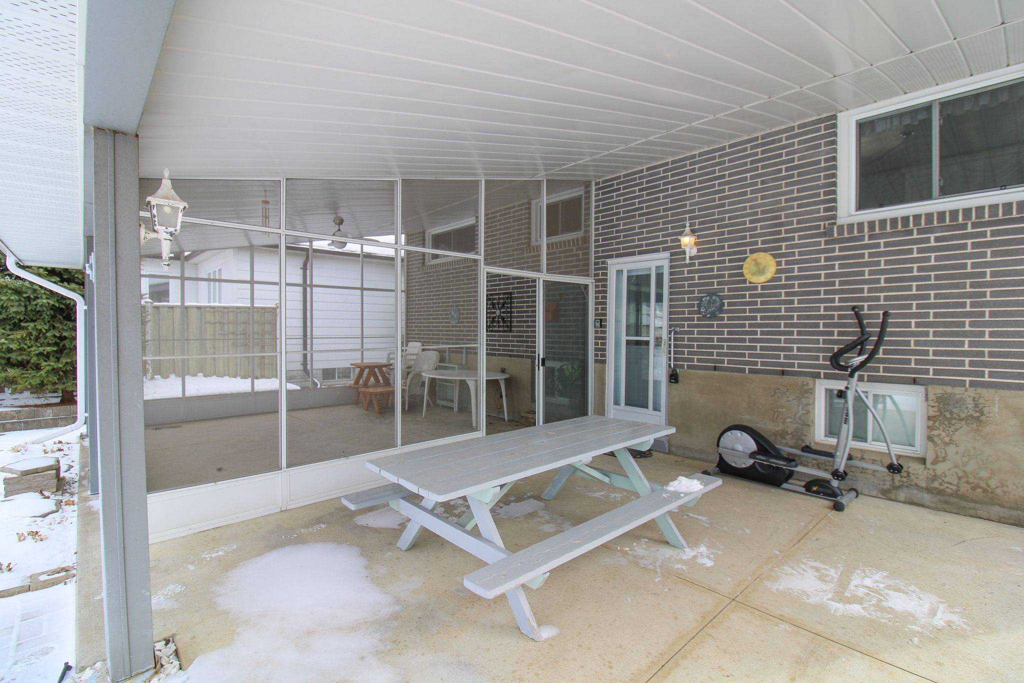 Peterborough, ON K9J 3Z8,636 Cameron ST