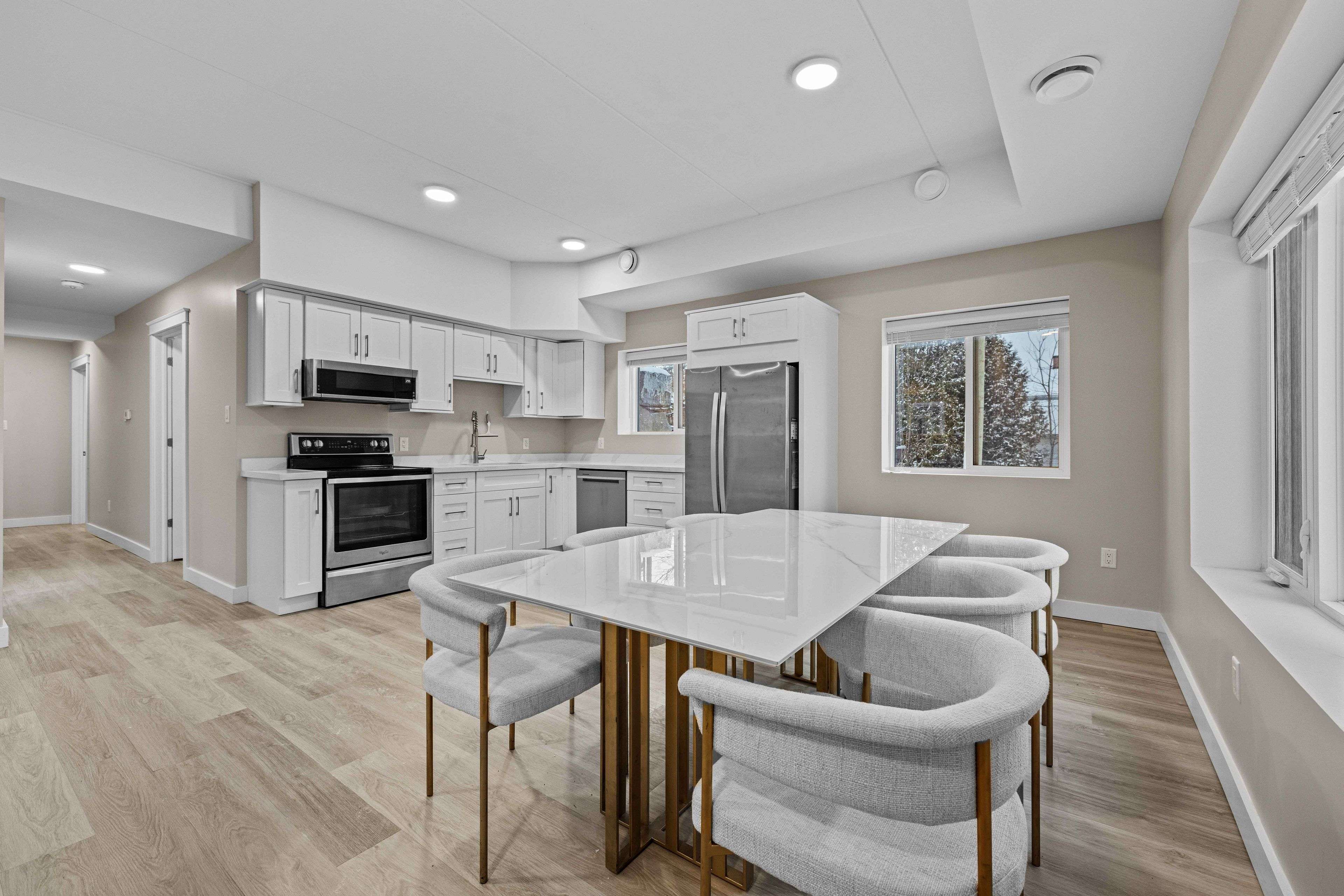 Peterborough, ON K9H 1N2,138 Dufferin ST