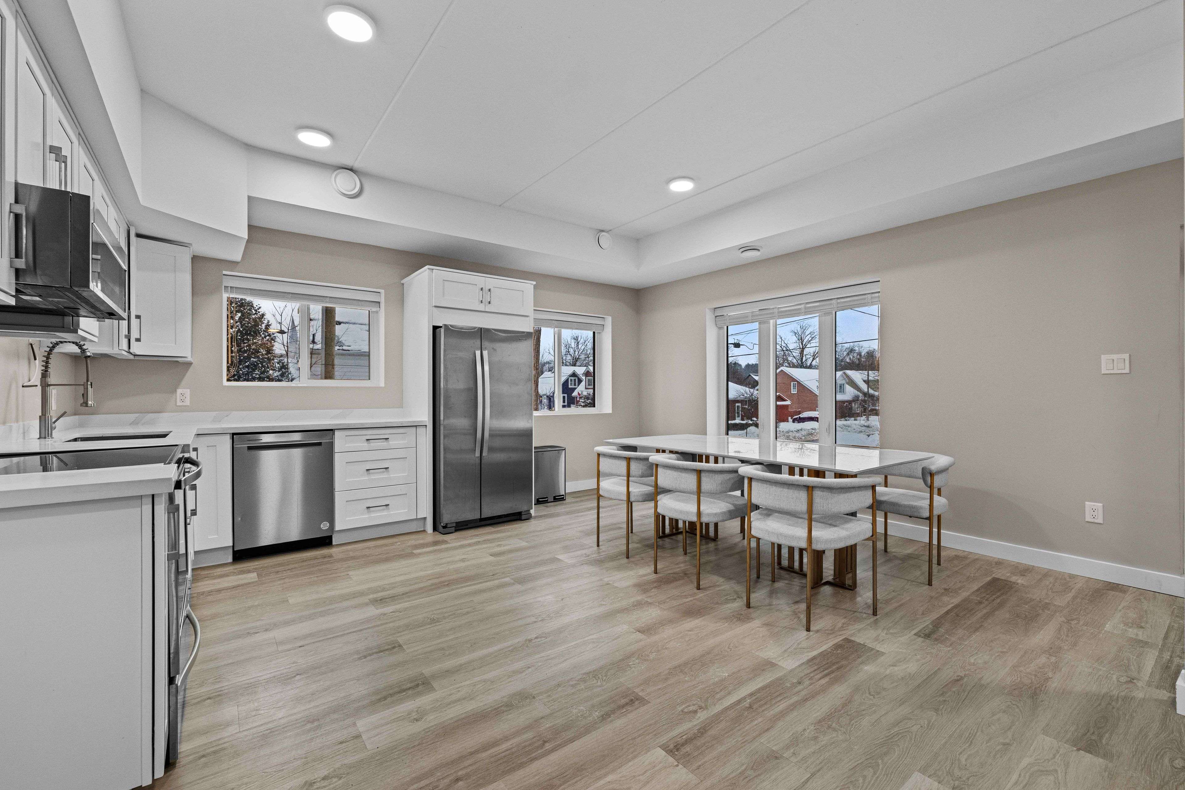 Peterborough, ON K9H 1N2,138 Dufferin ST