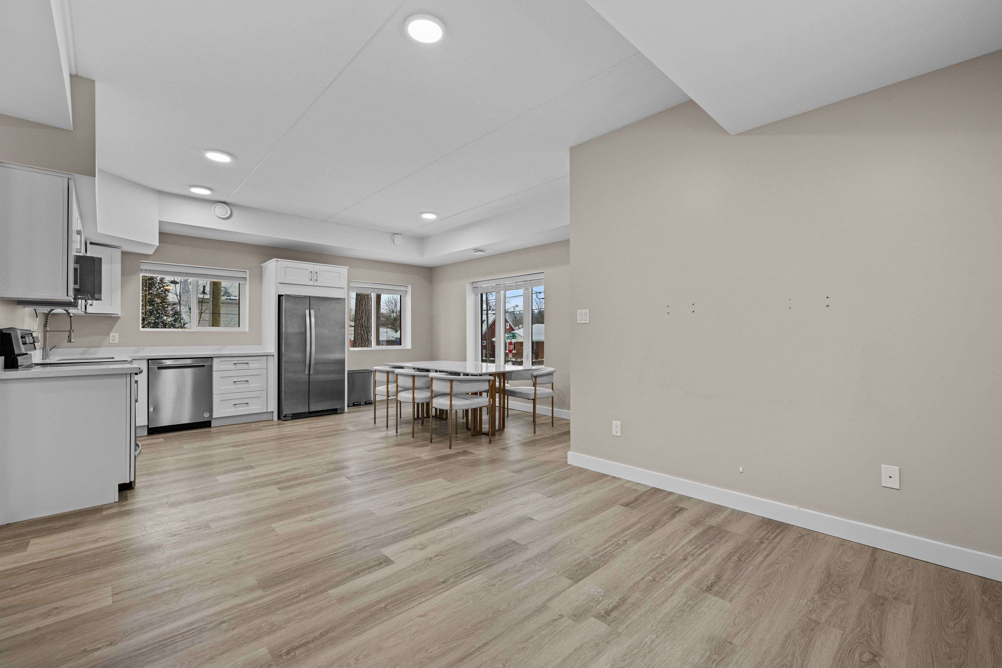 Peterborough, ON K9H 1N2,138 Dufferin ST