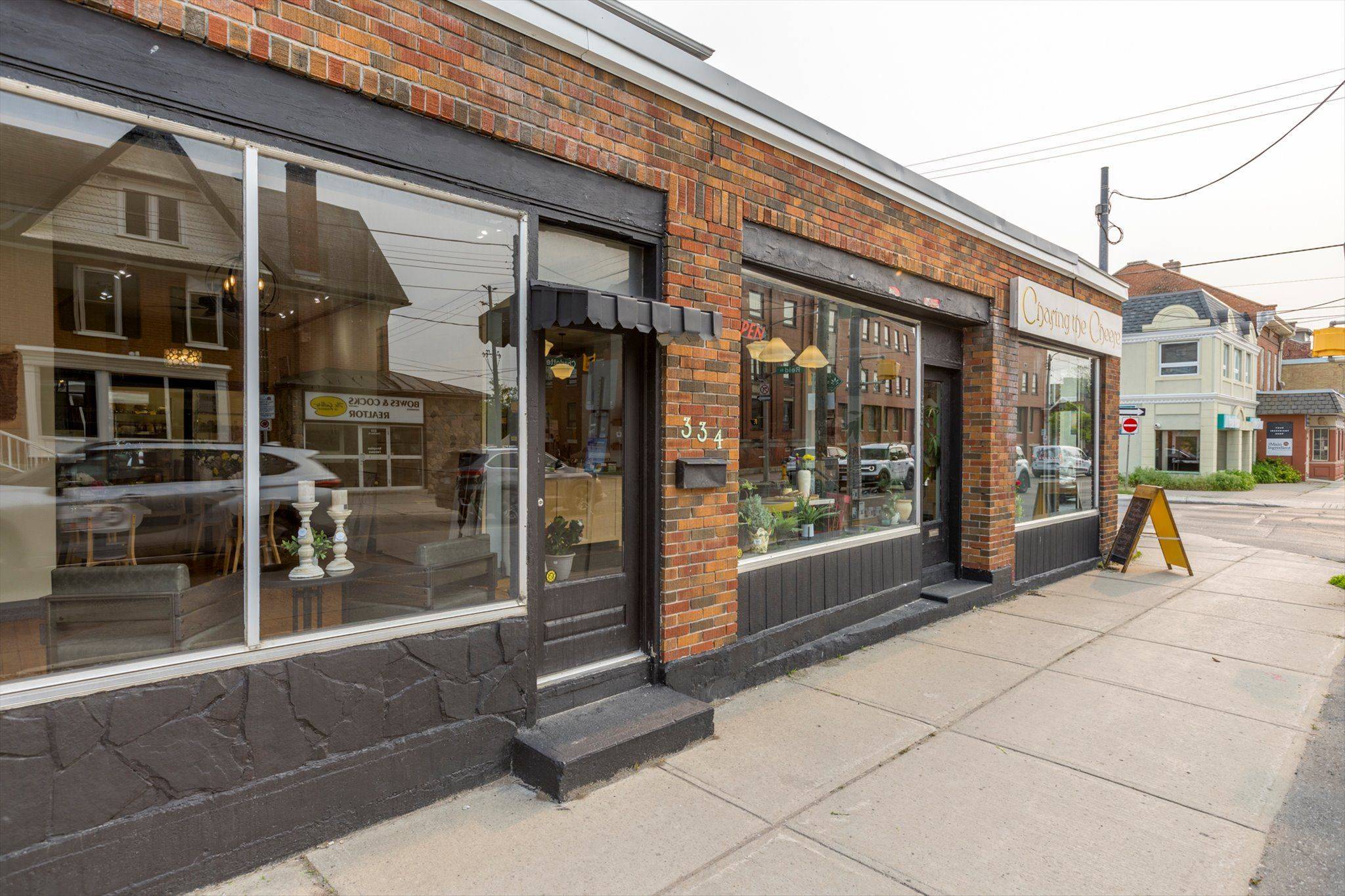 Peterborough, ON K9J 2V9,330-334 Charlotte ST W