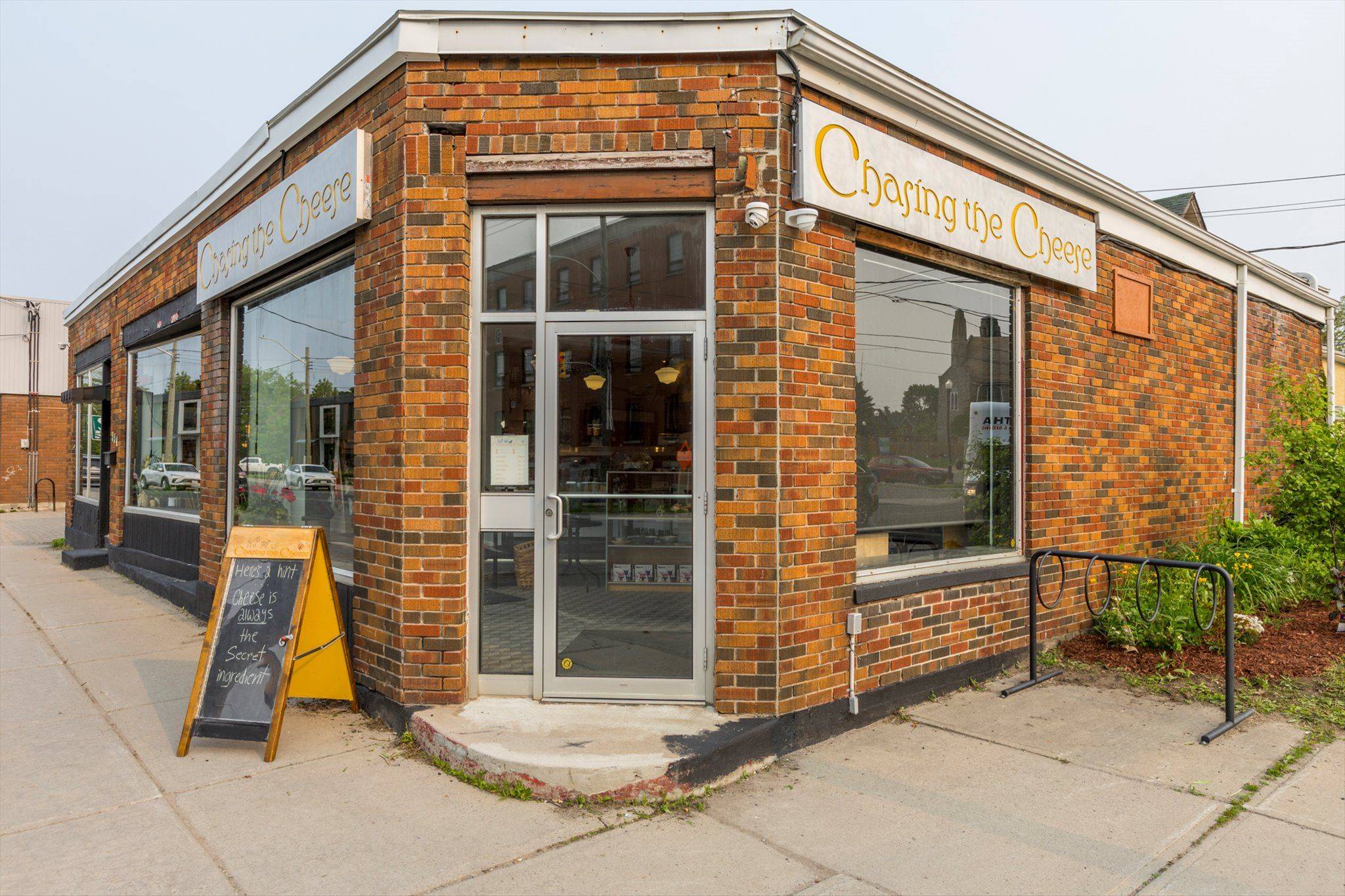 Peterborough, ON K9J 2V9,330-334 Charlotte ST W