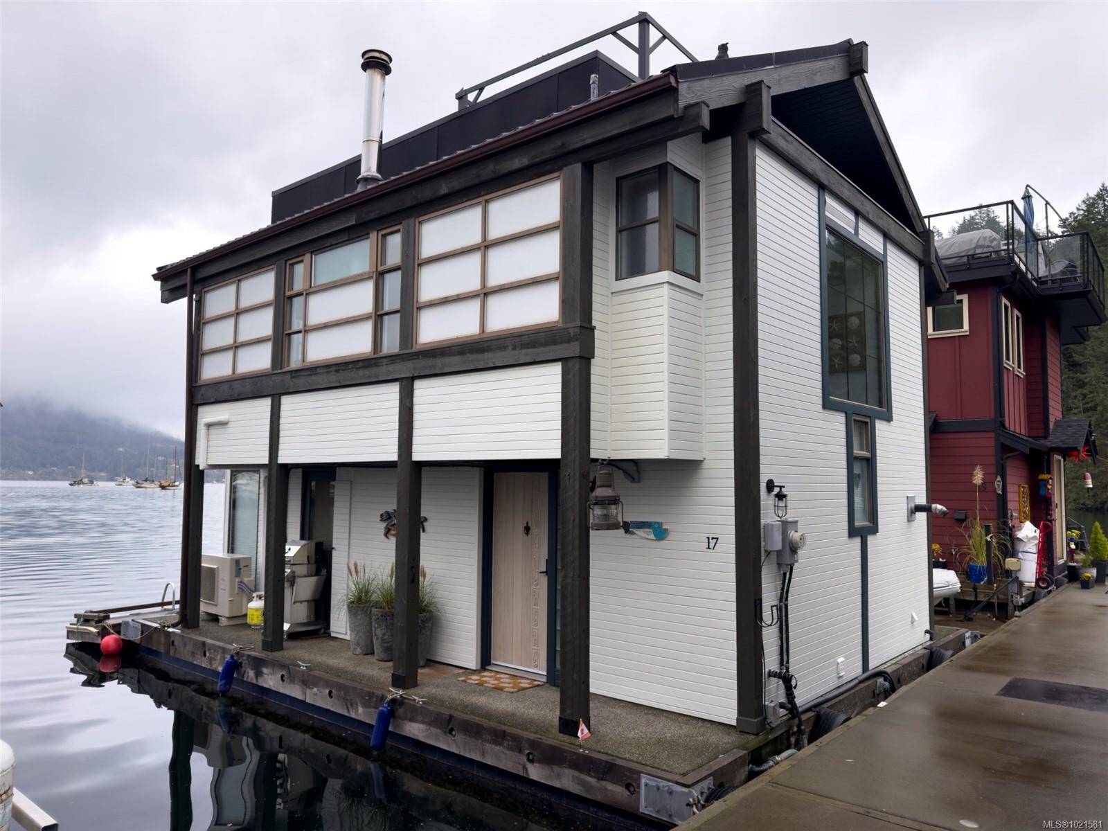 Duncan, BC V9L 5T7,6145 Genoa Bay Rd #J17